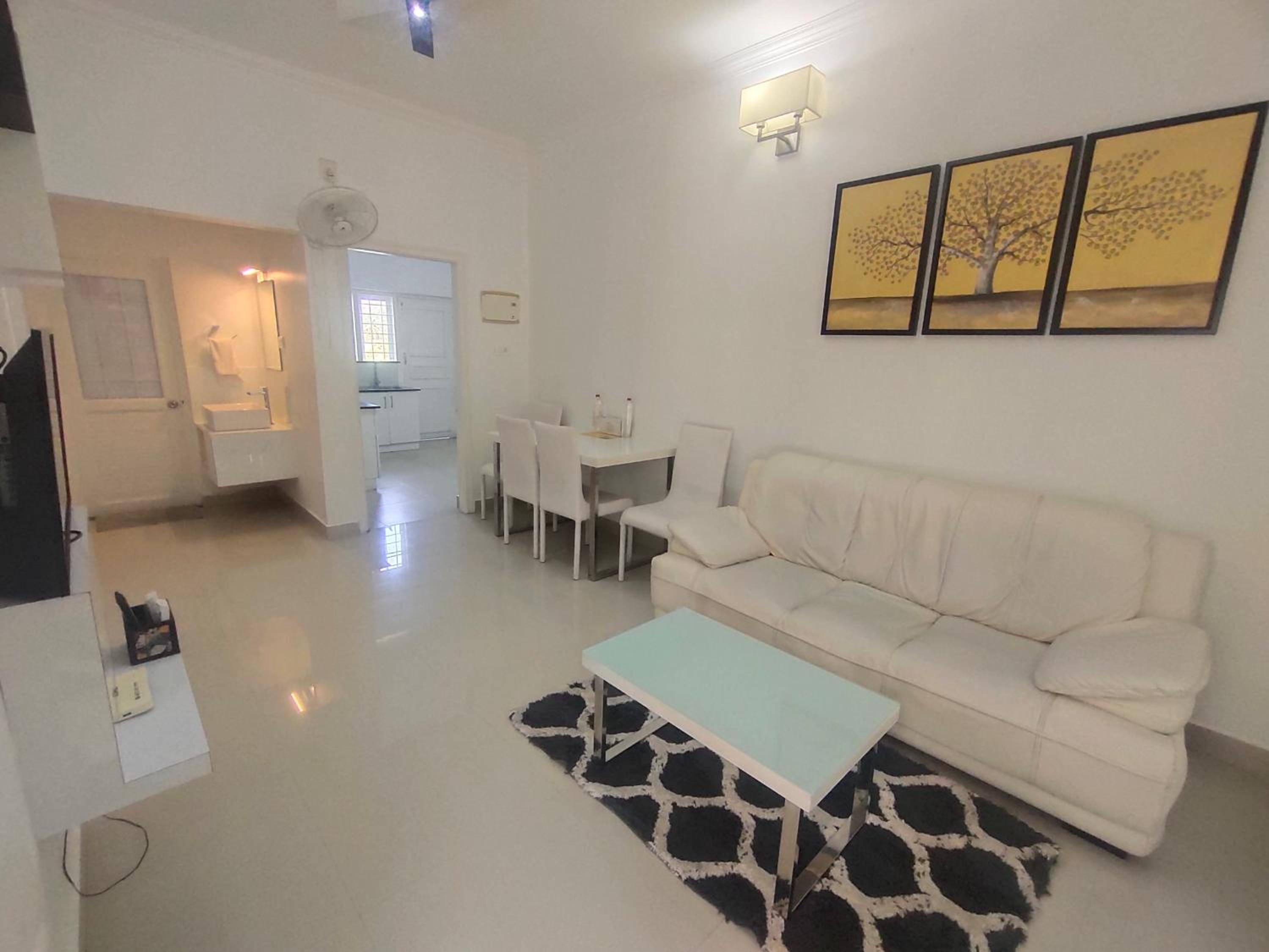 Two-Bedroom Apartment with Balcony and Air conditioning photo 2