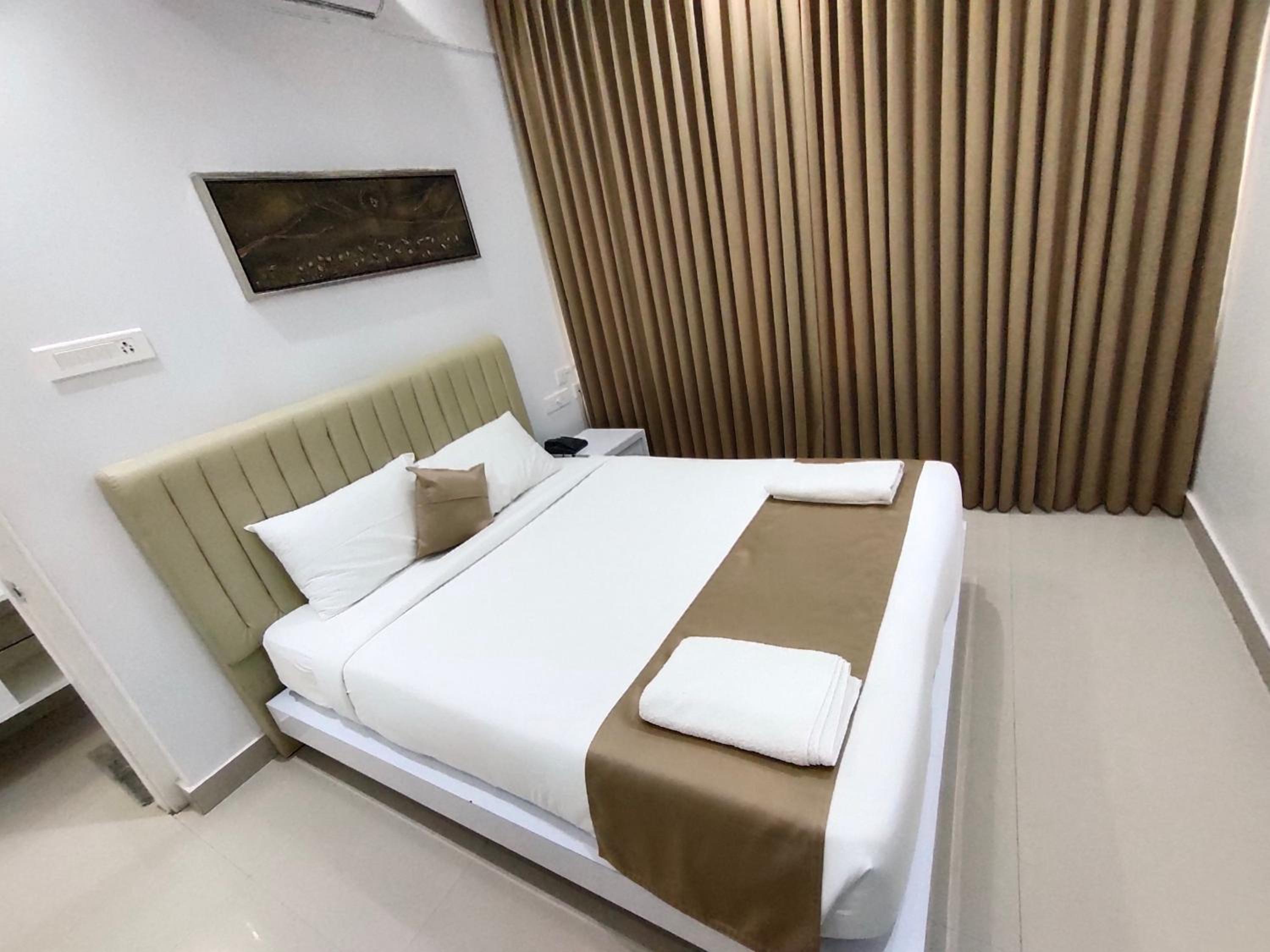 One-Bedroom Apartment with Balcony and Air conditioning photo 3