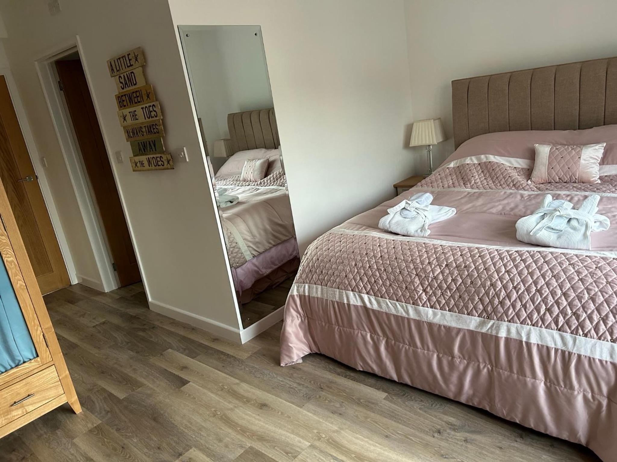 One-Bedroom House photo 1