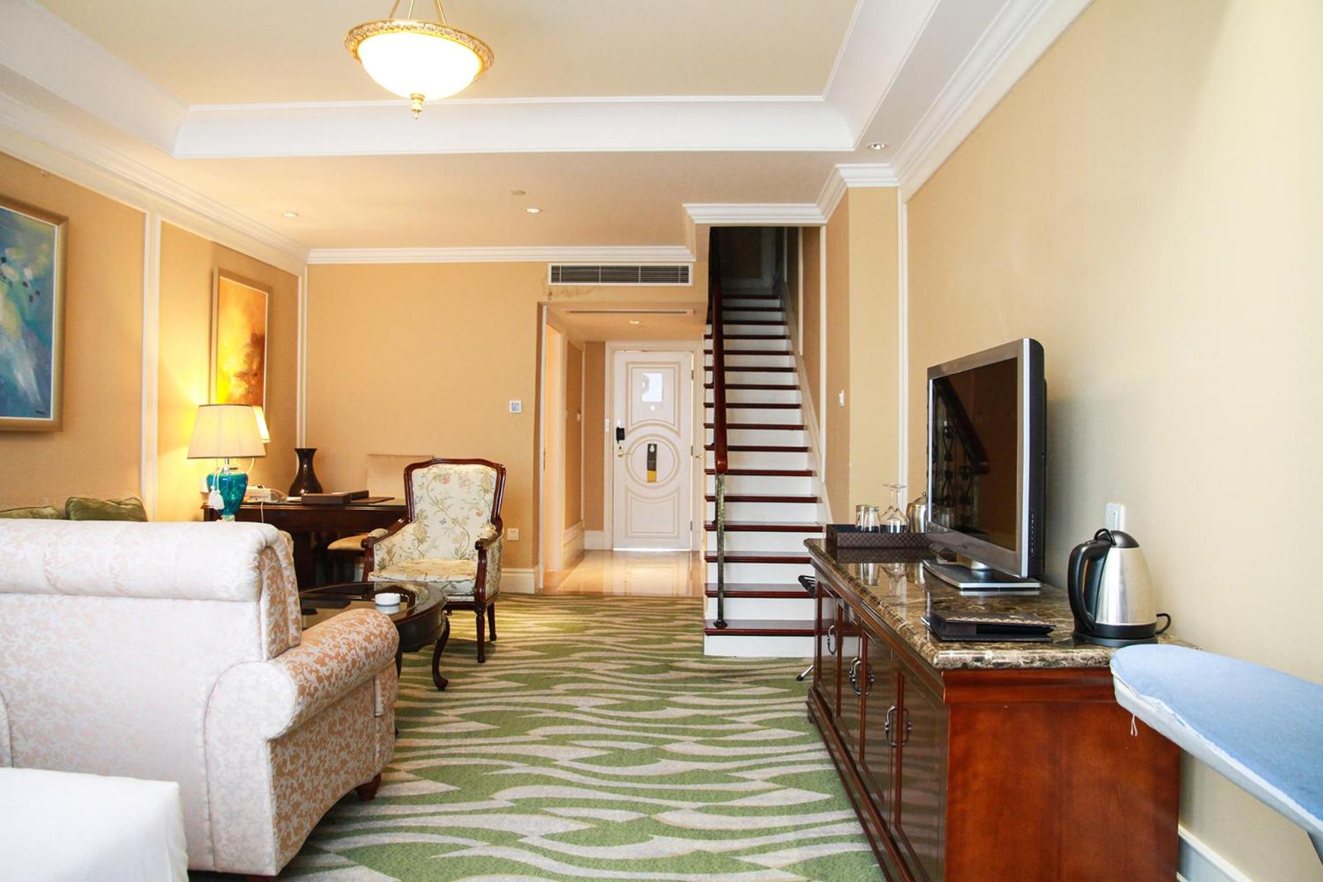 Loft King Suite photo 3