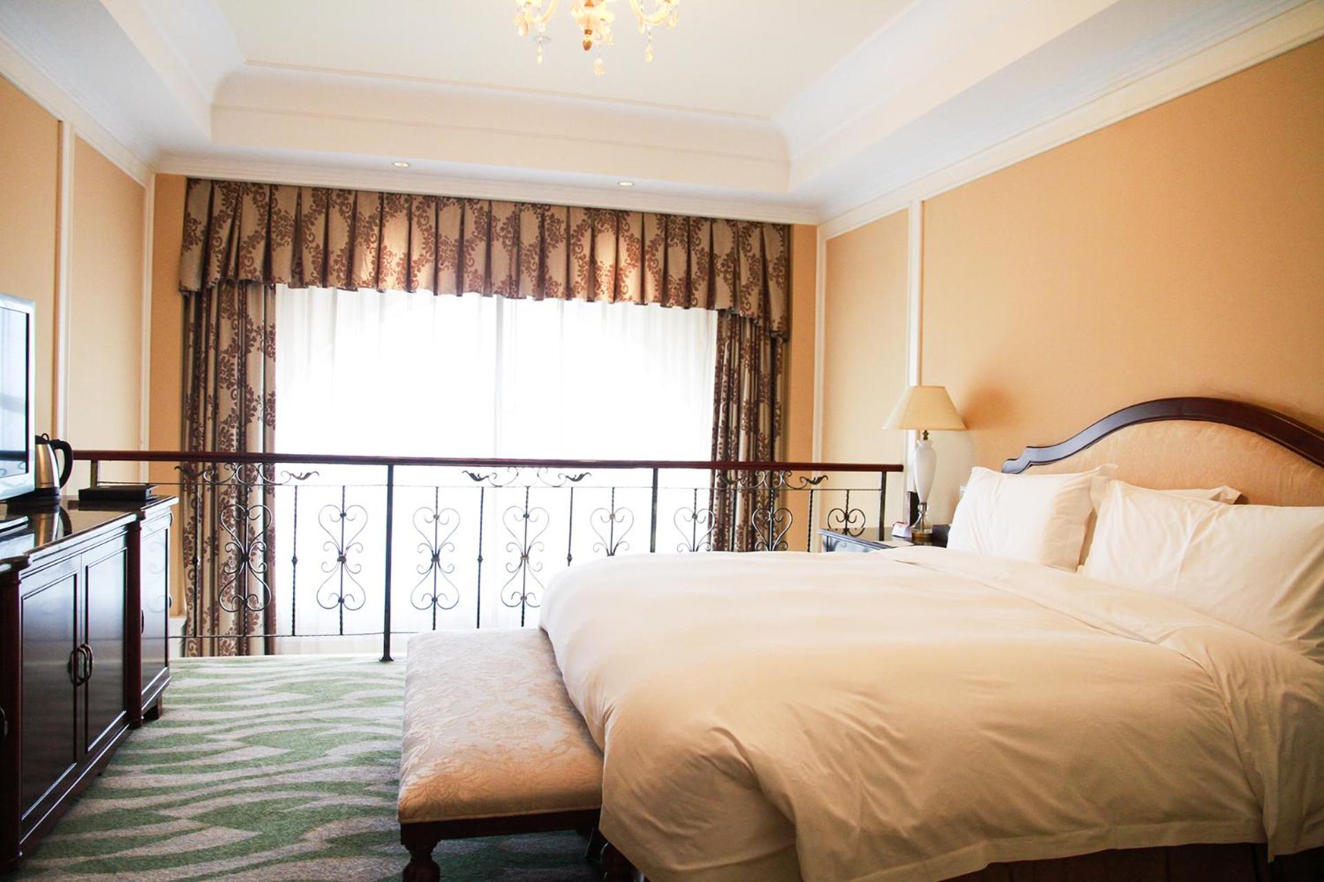 Loft King Suite photo 2