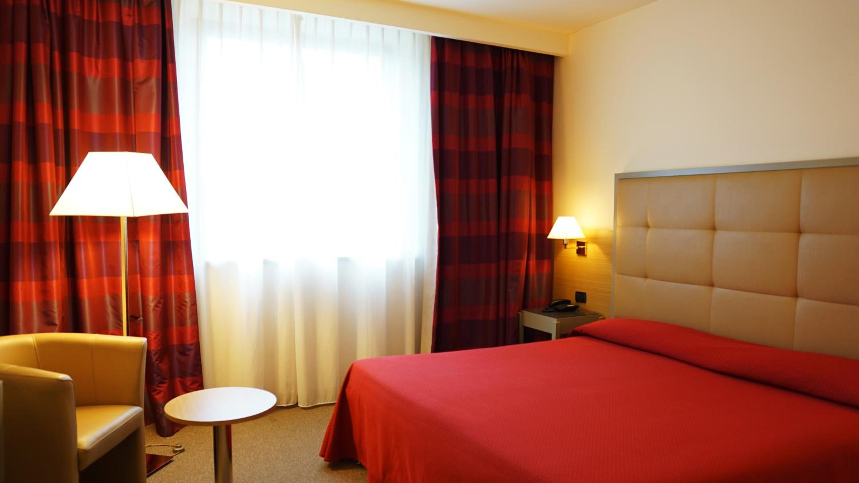 Double or Twin Room - Photo 8