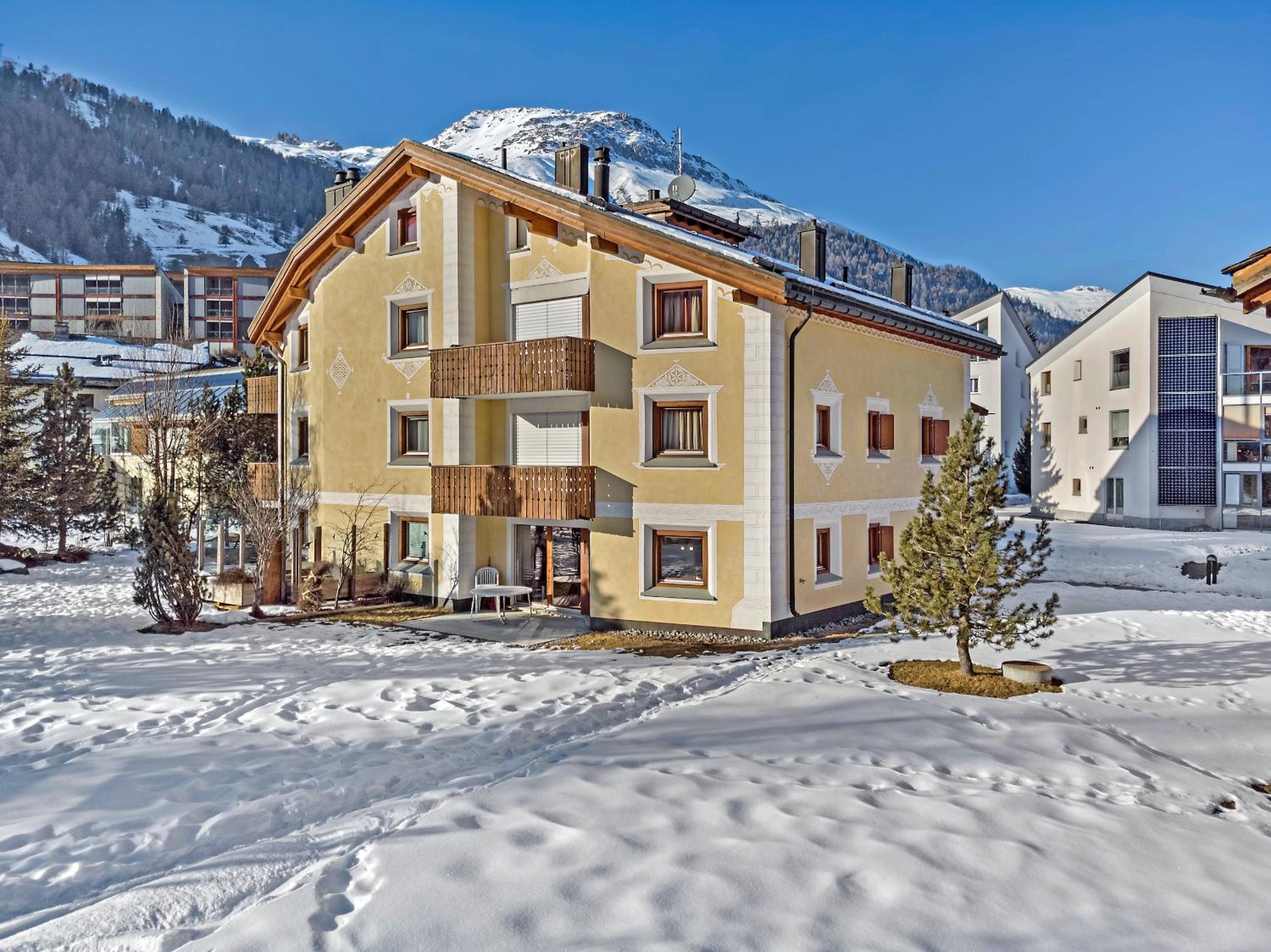 Apartment with Mountain View photo 3