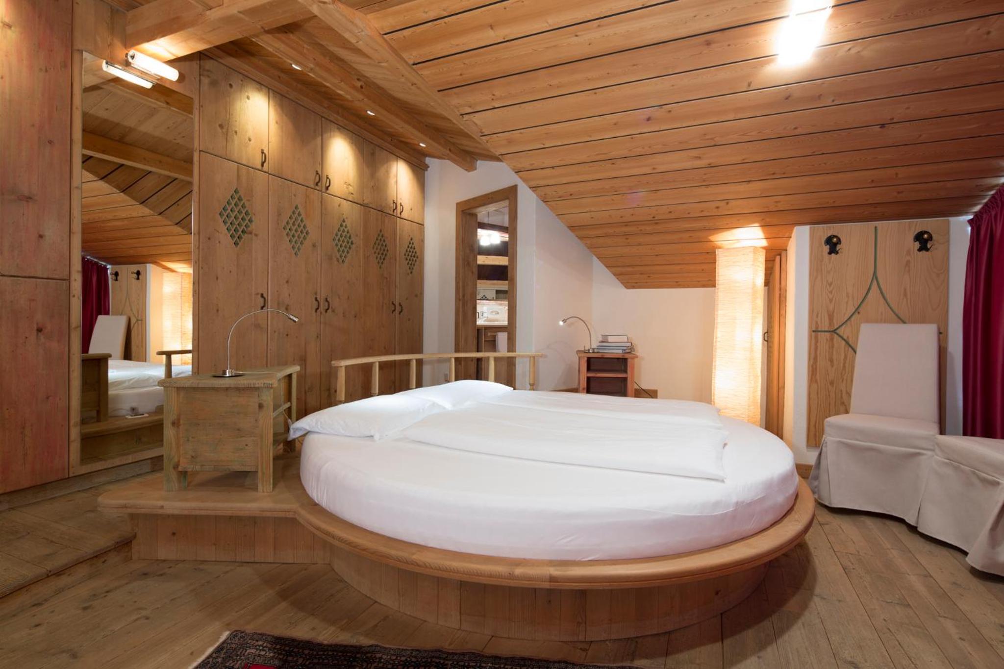 Suite with Hot Tub