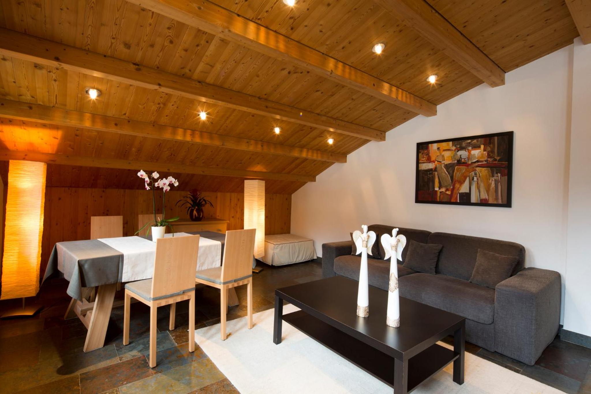 Suite with Hot Tub photo 2