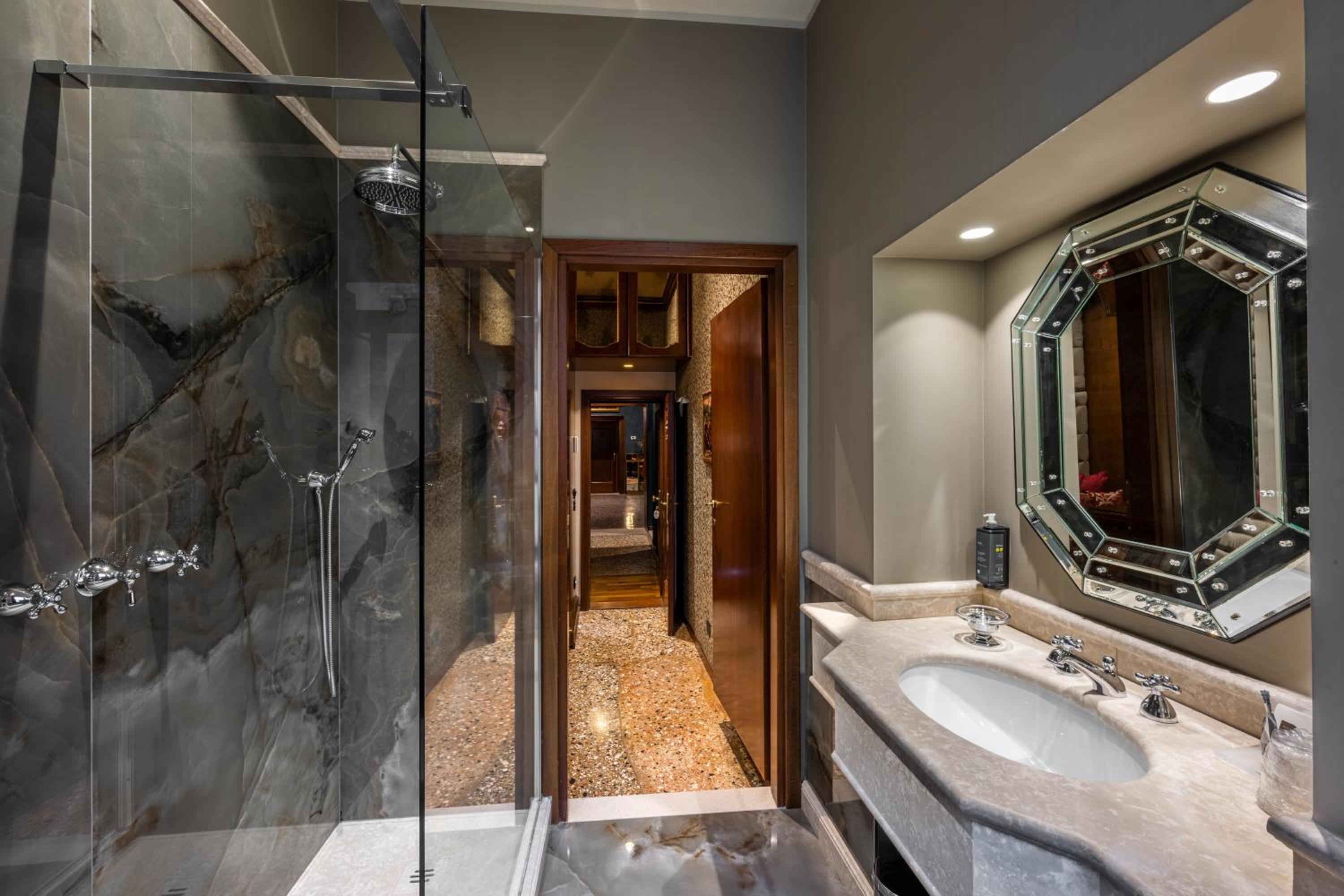 Deluxe room with Canal View