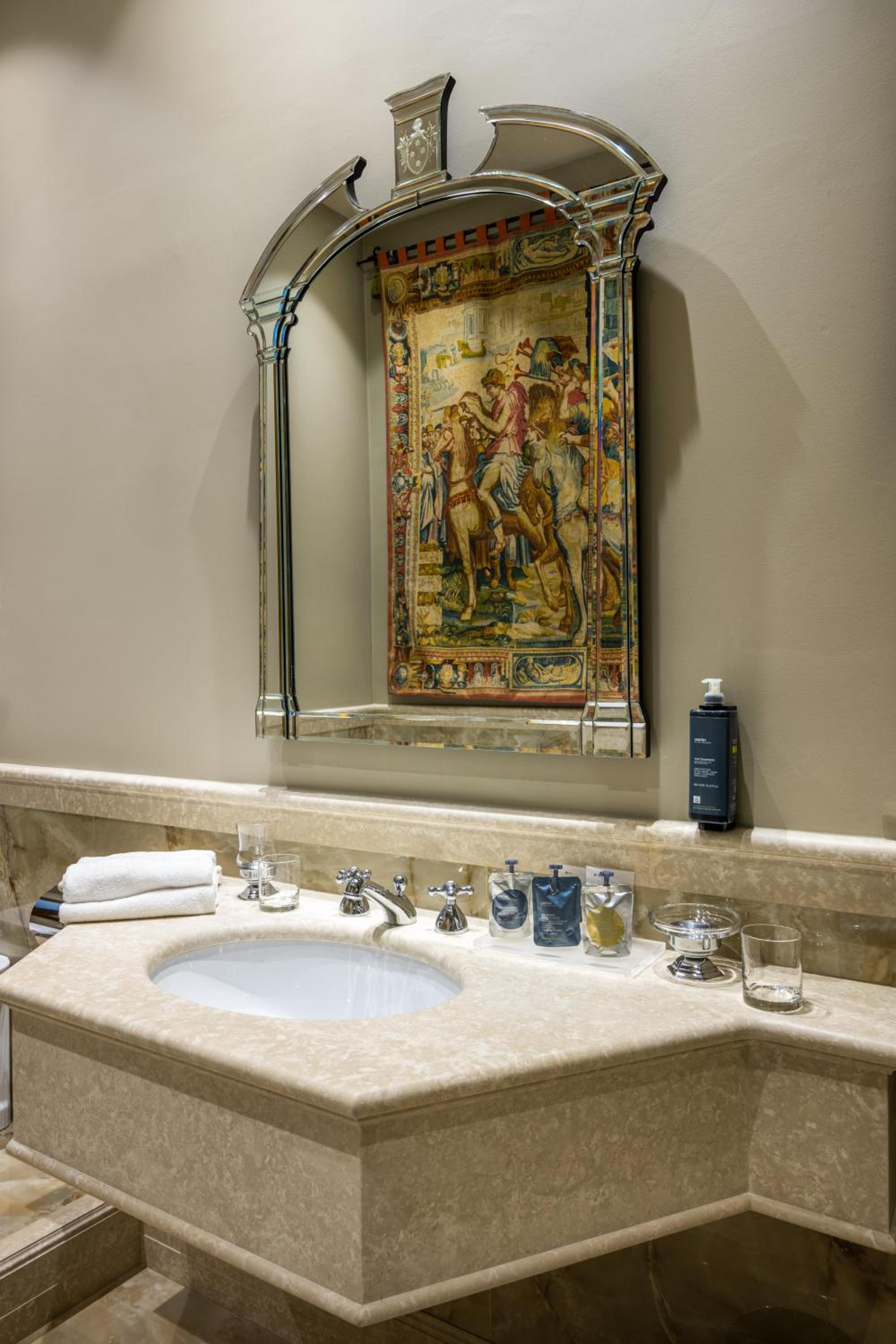 Junior Suite with Canal View