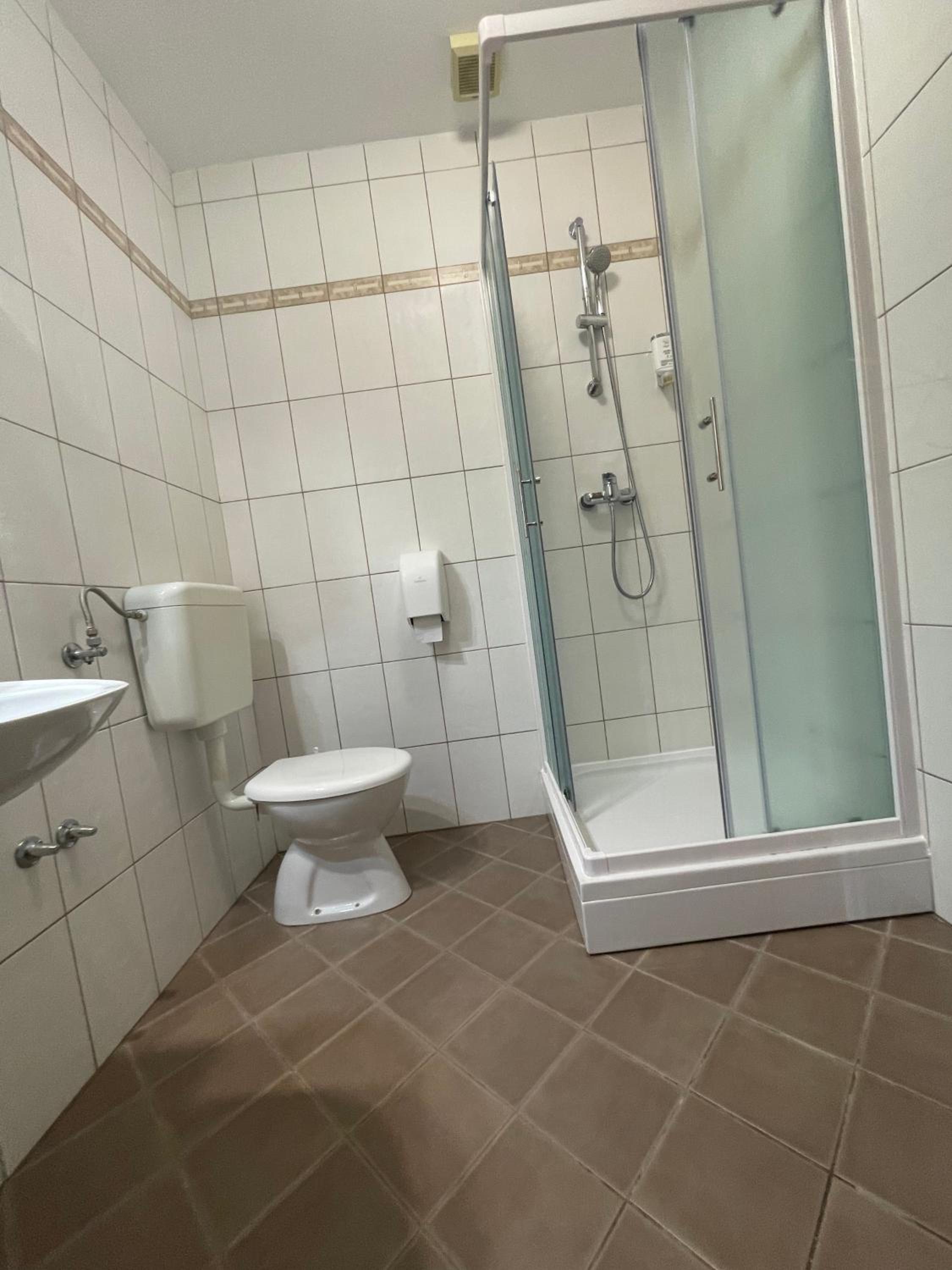 Single Room with Private Bathroom photo 1