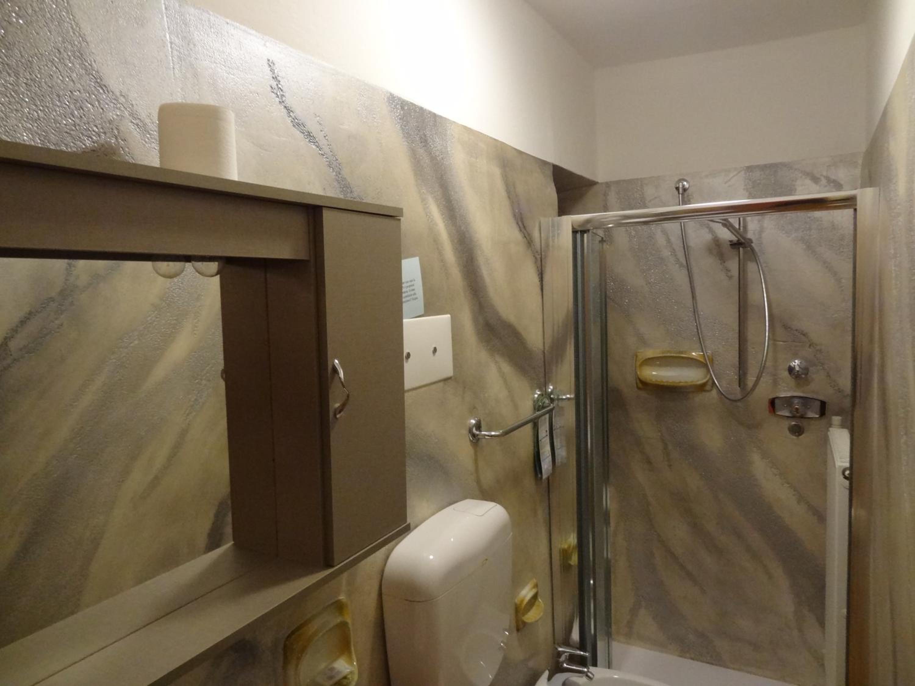 Double Room - Photo 4