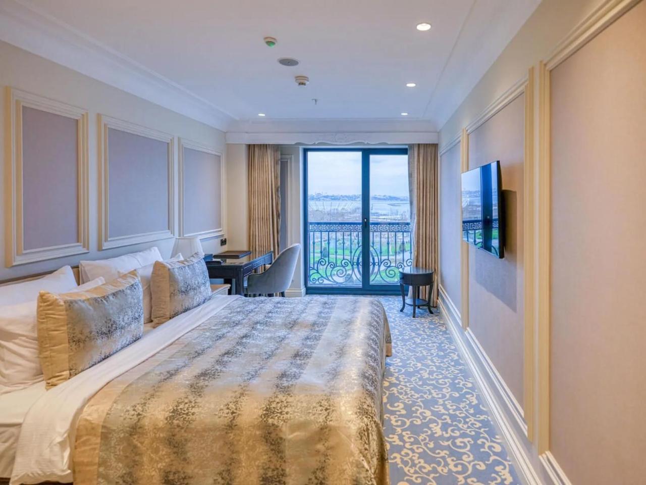 Deluxe Room with Sea View photo 1