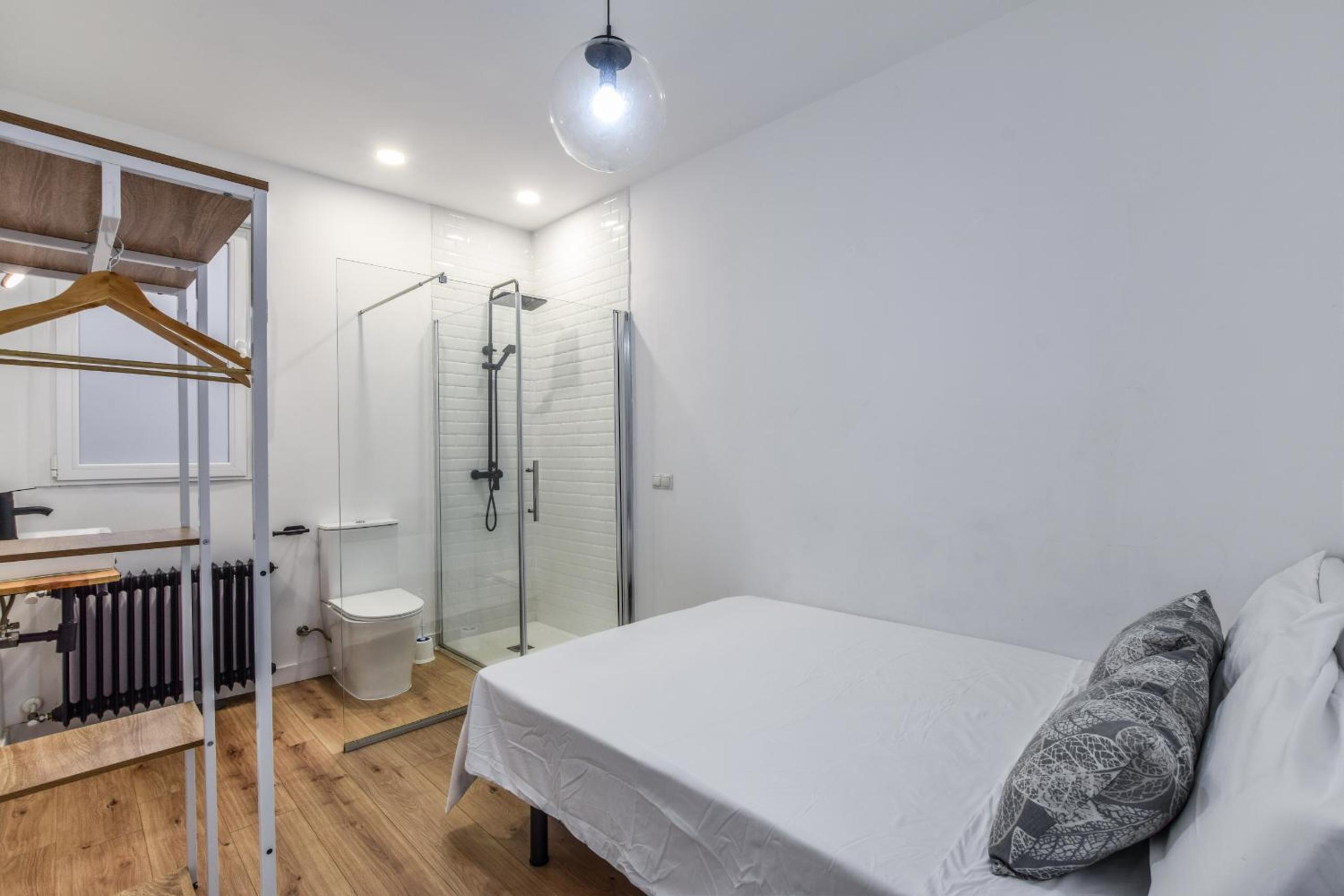 Apartment with Shower photo 3