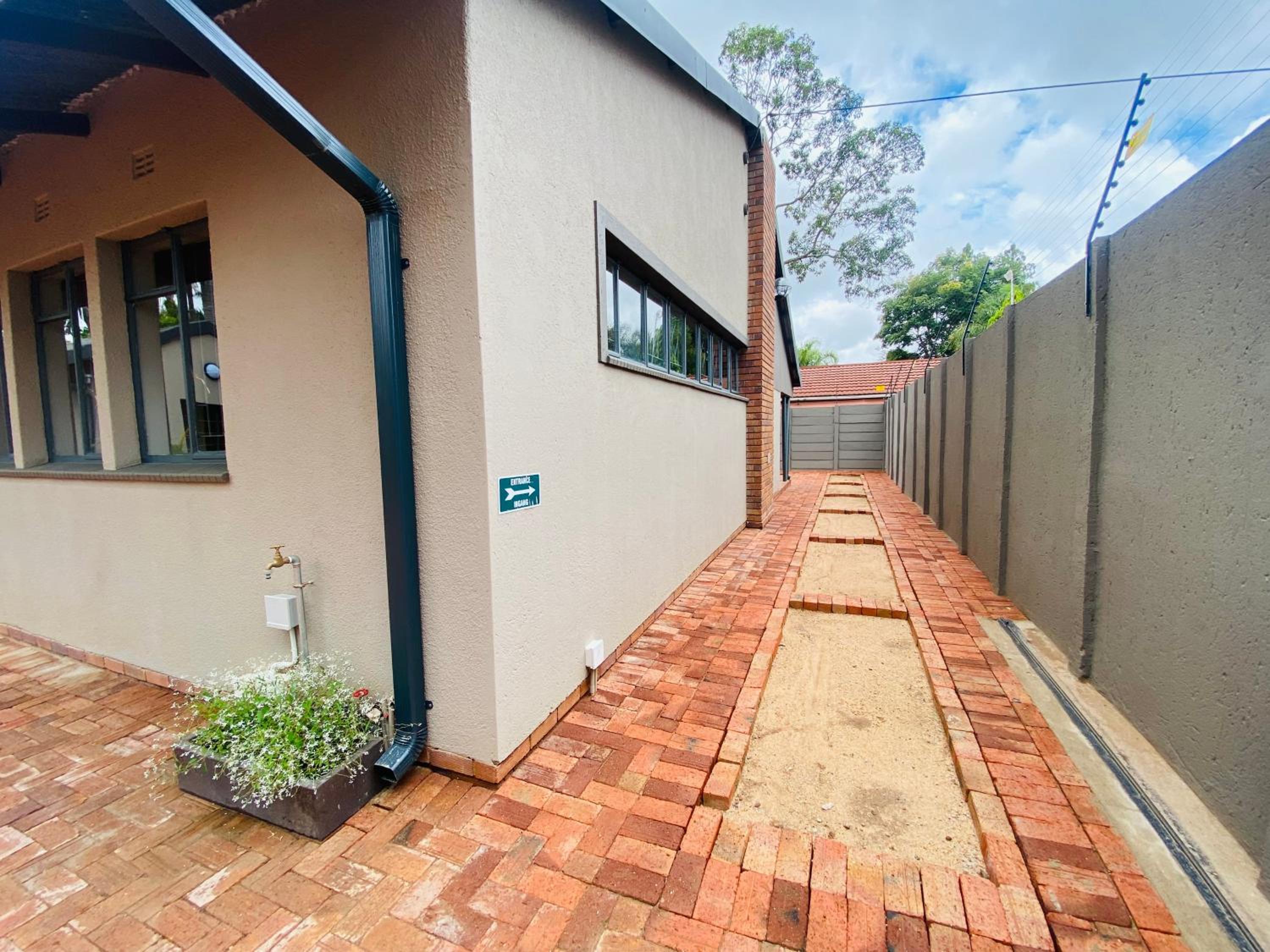 Villa photo 2