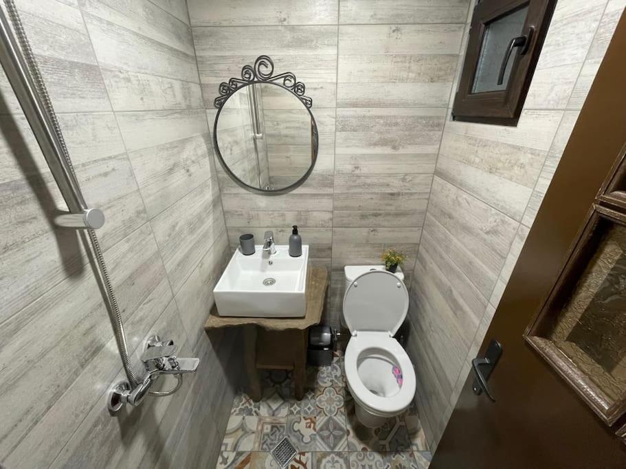 Three-Bedroom House photo 3
