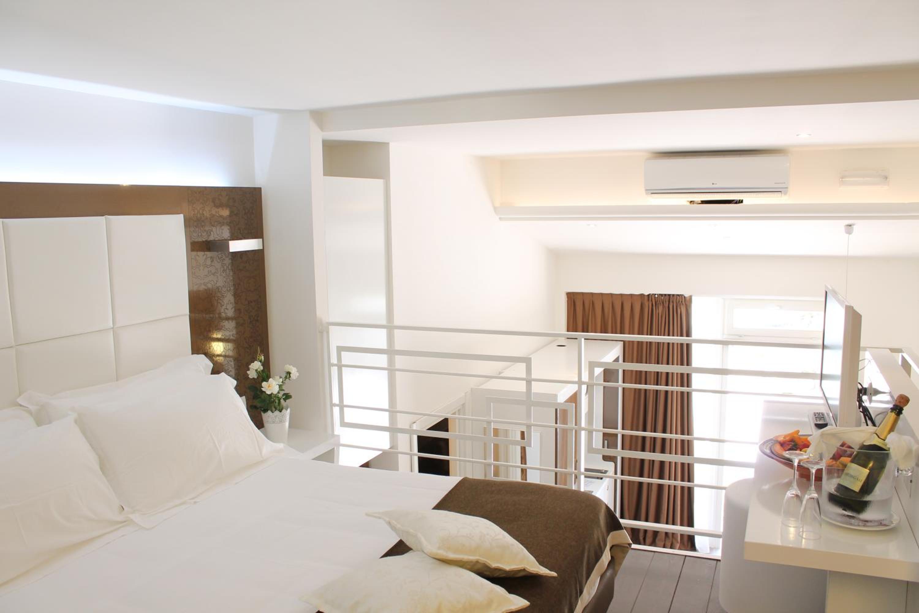 Suite - Photo 3