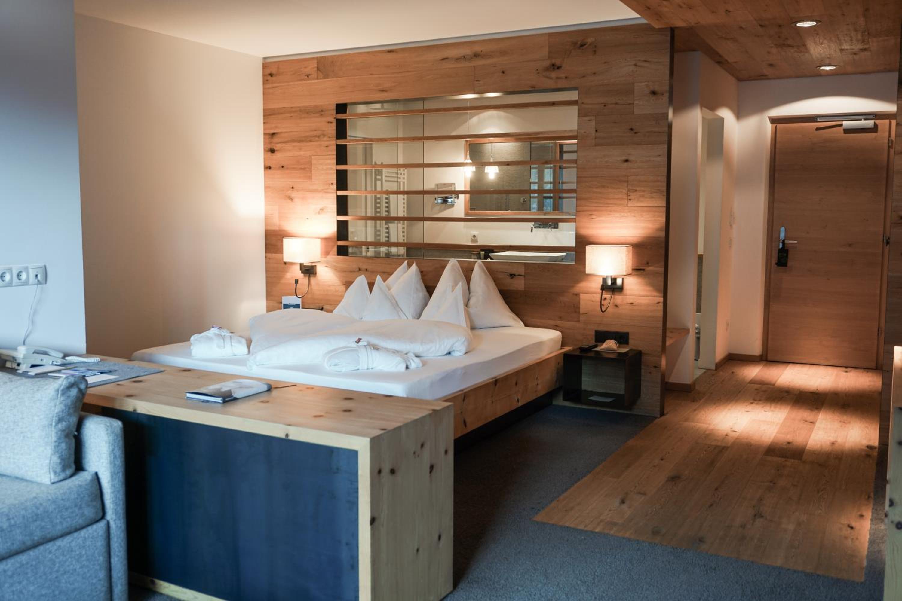 Suite - Photo 1