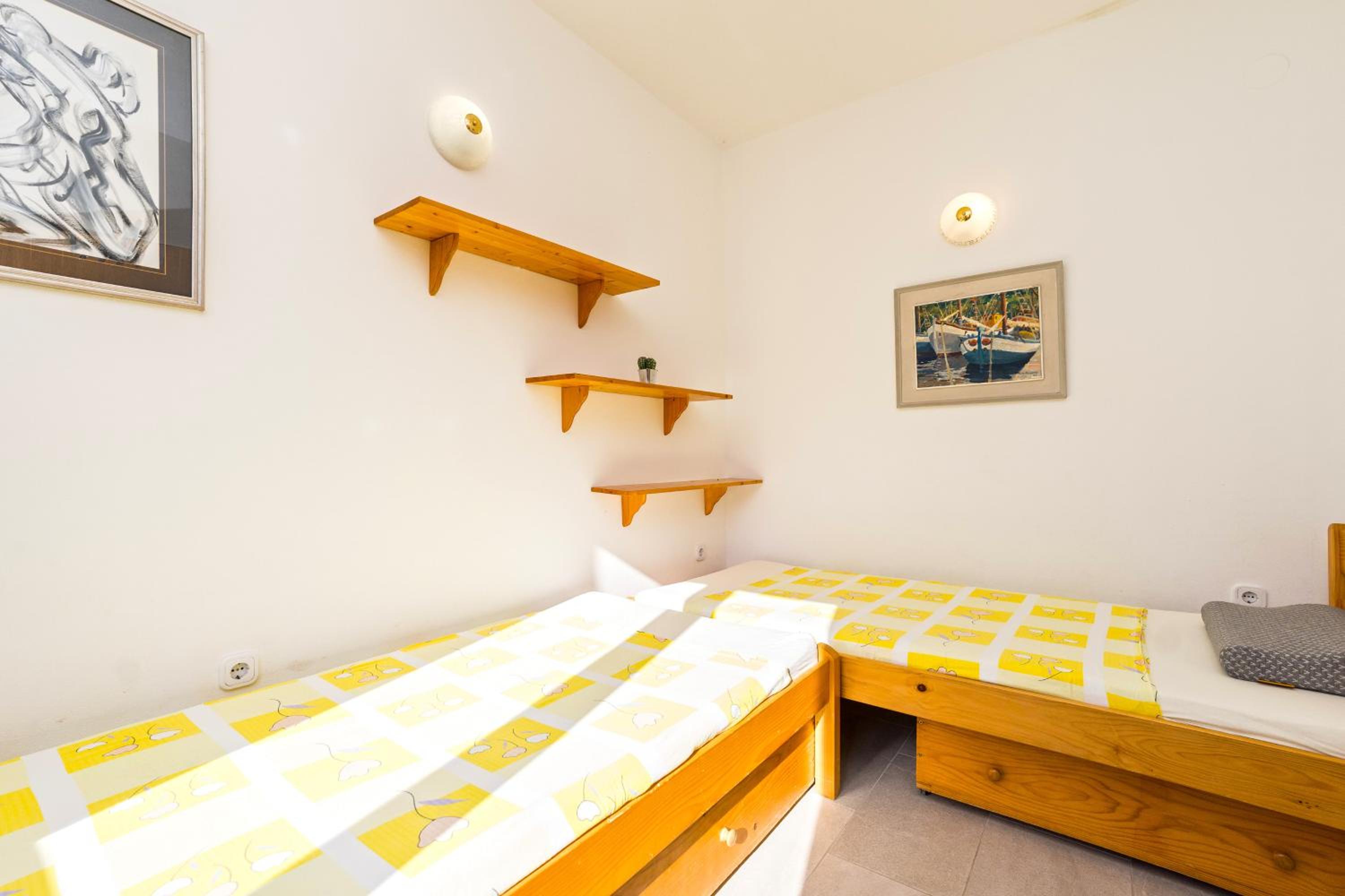 Apartment - Ground Floor - Photo 2