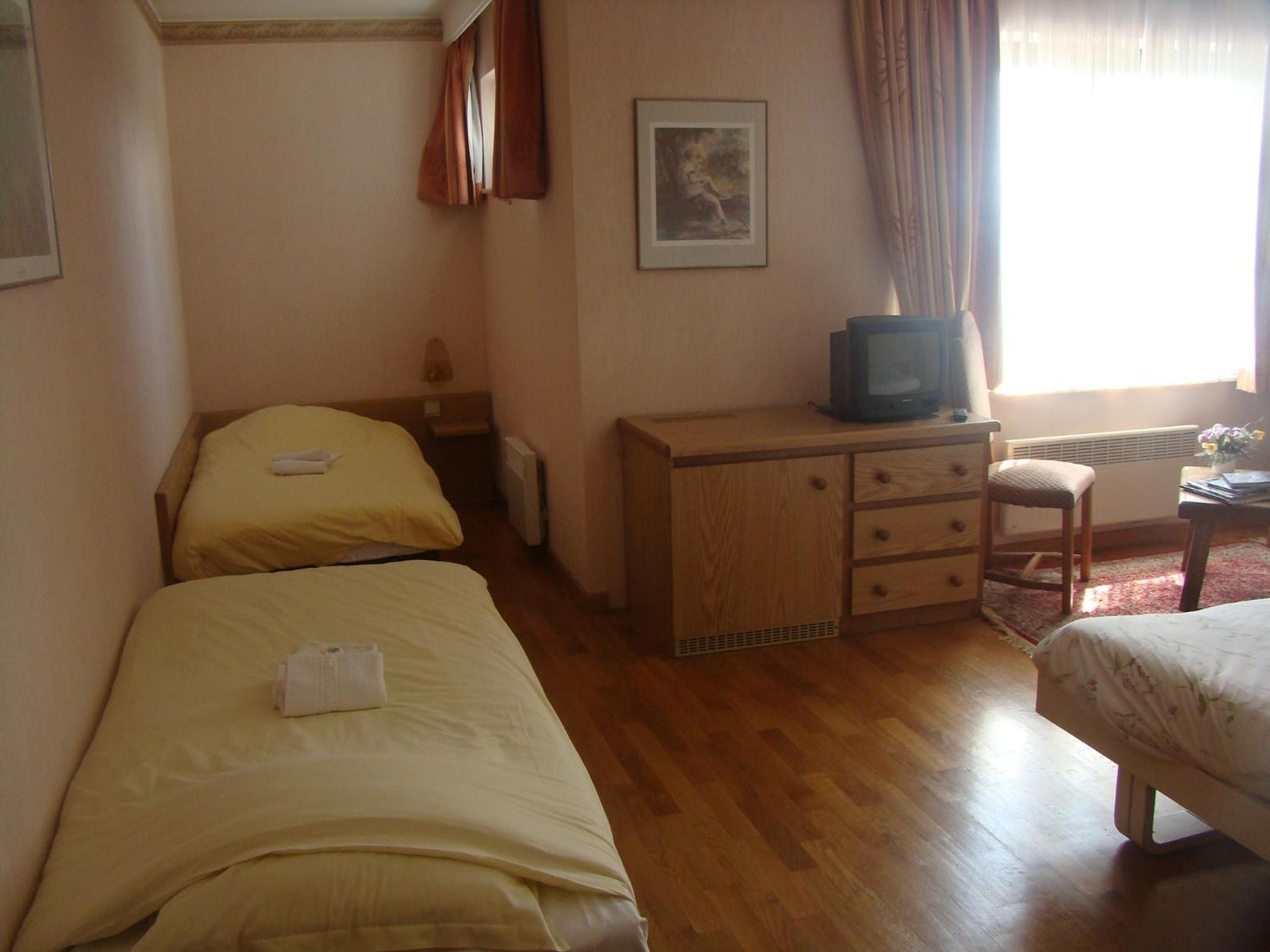 Family Room (3 Adults)