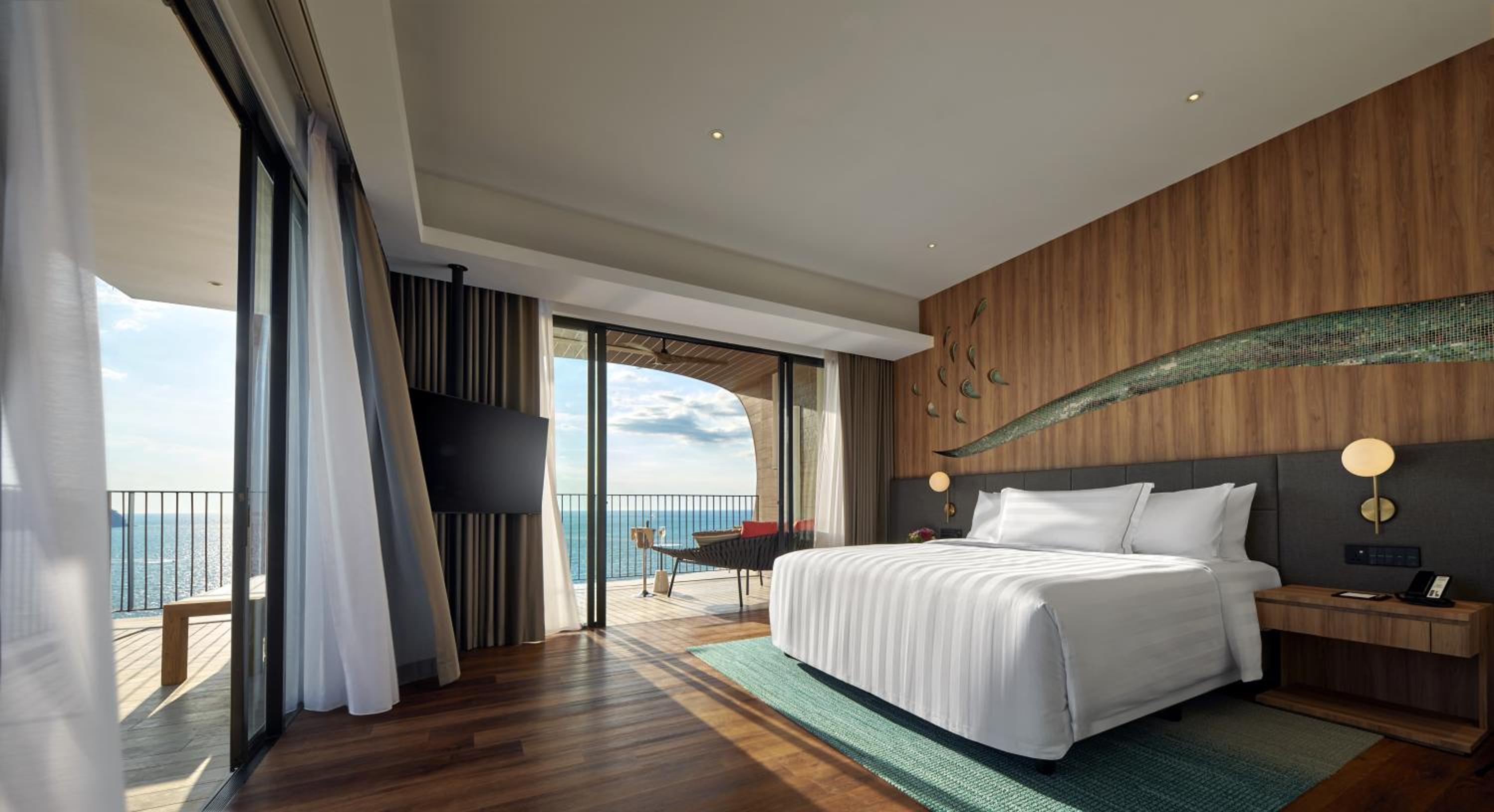 Deluxe Ocean View Suite - Photo 1