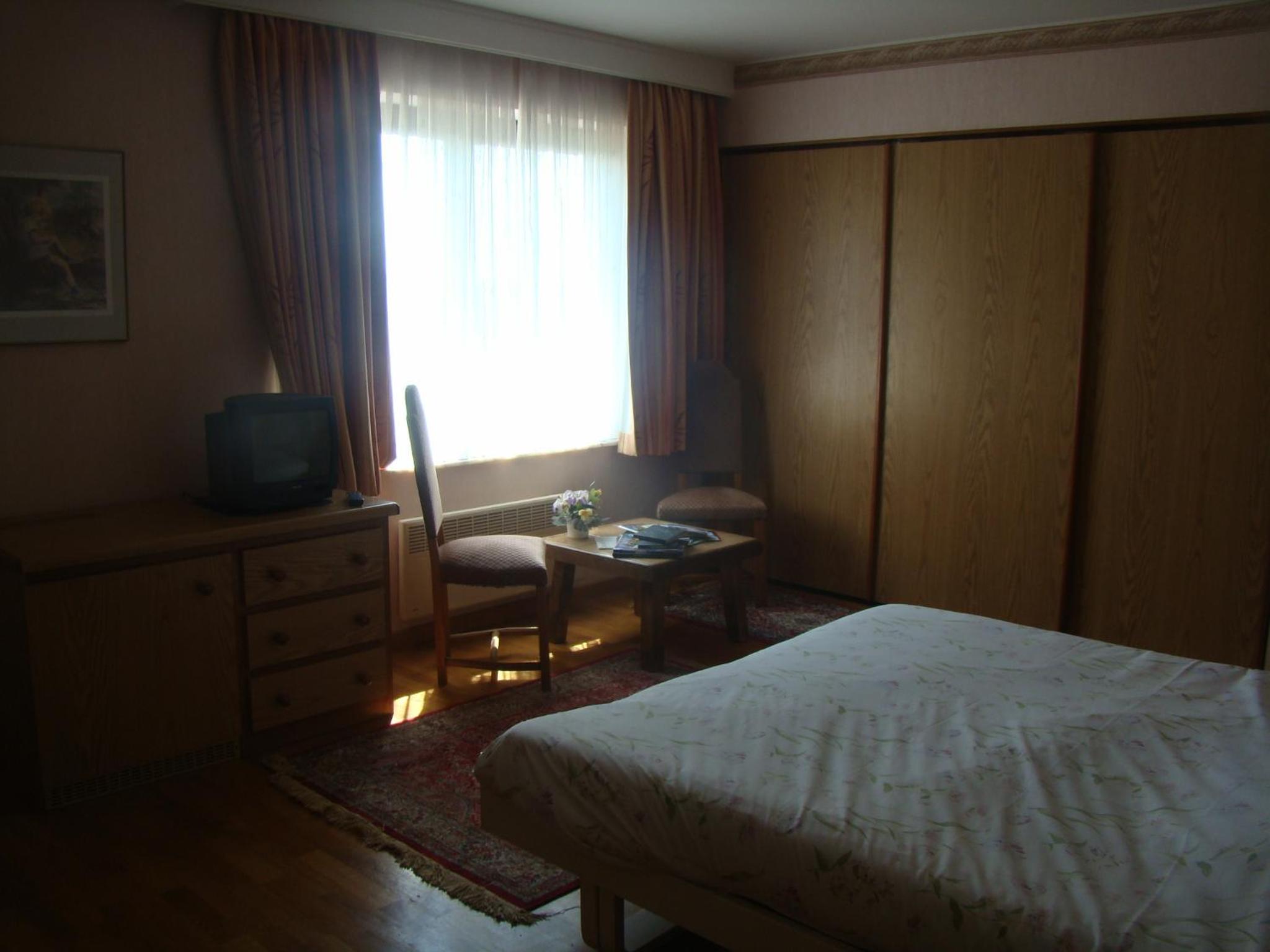 Family Room (3 Adults) photo 2