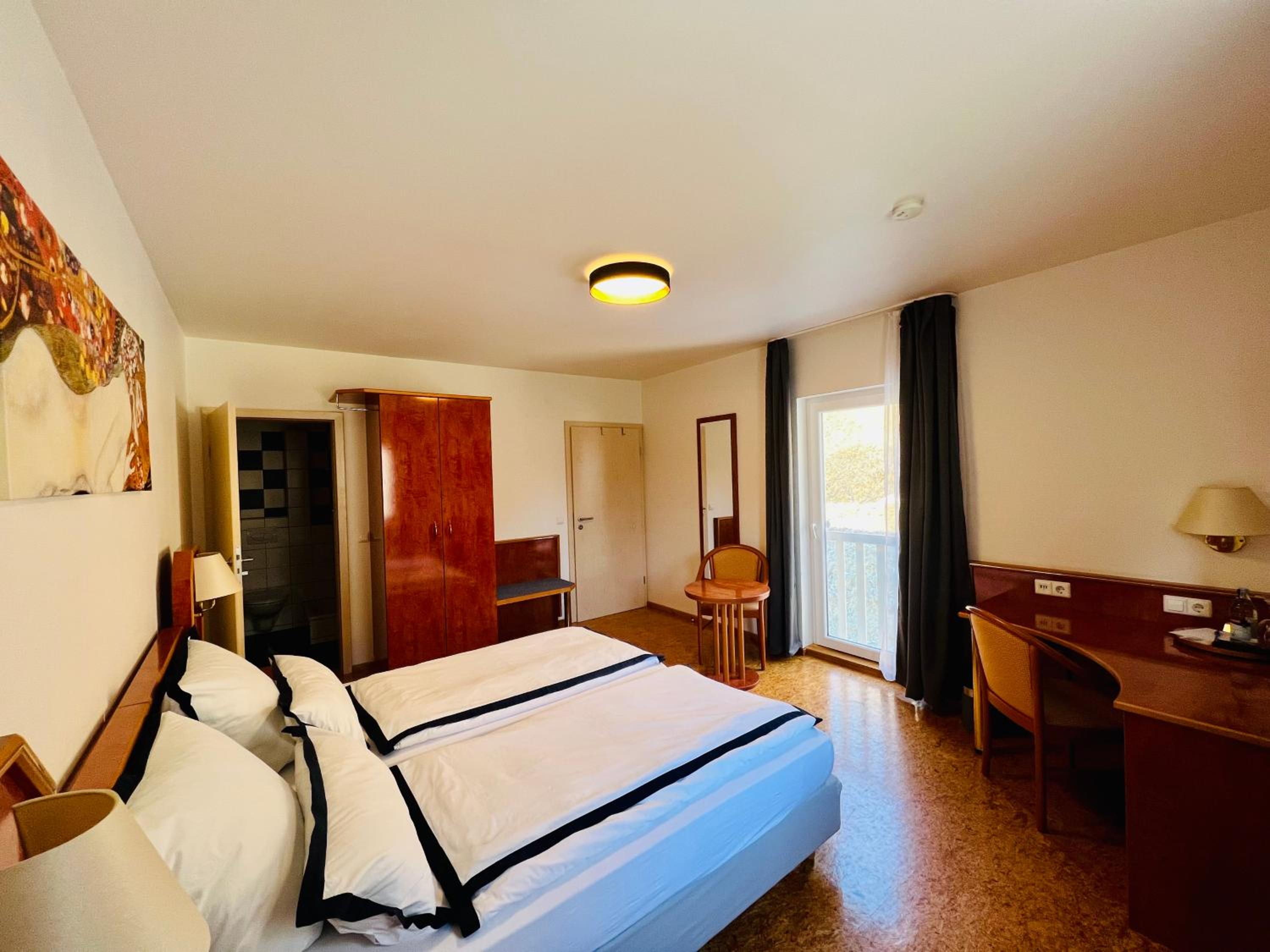 Double Room with Private Bathroom photo 3
