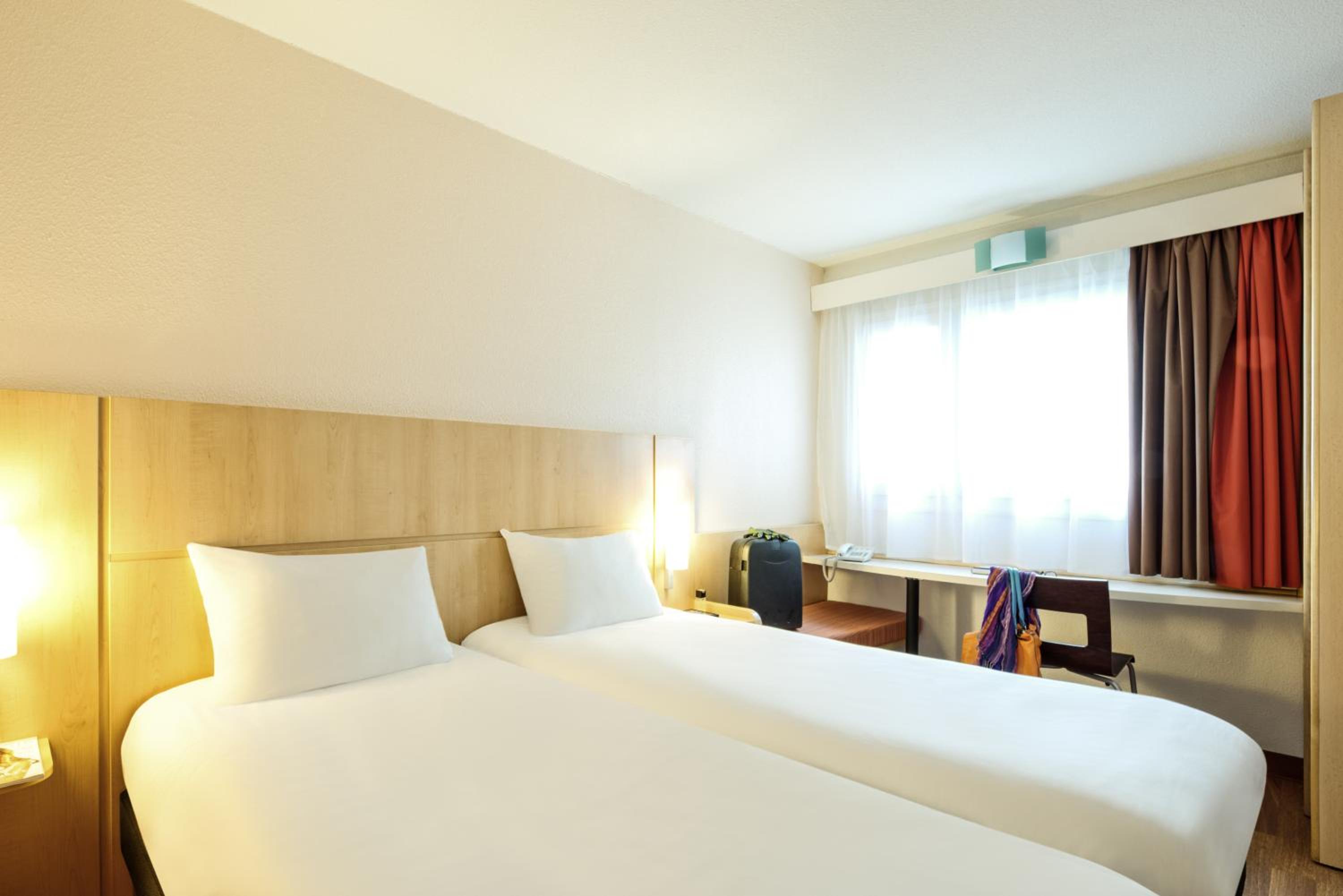 Twin Room with Extra Bed - Photo 5