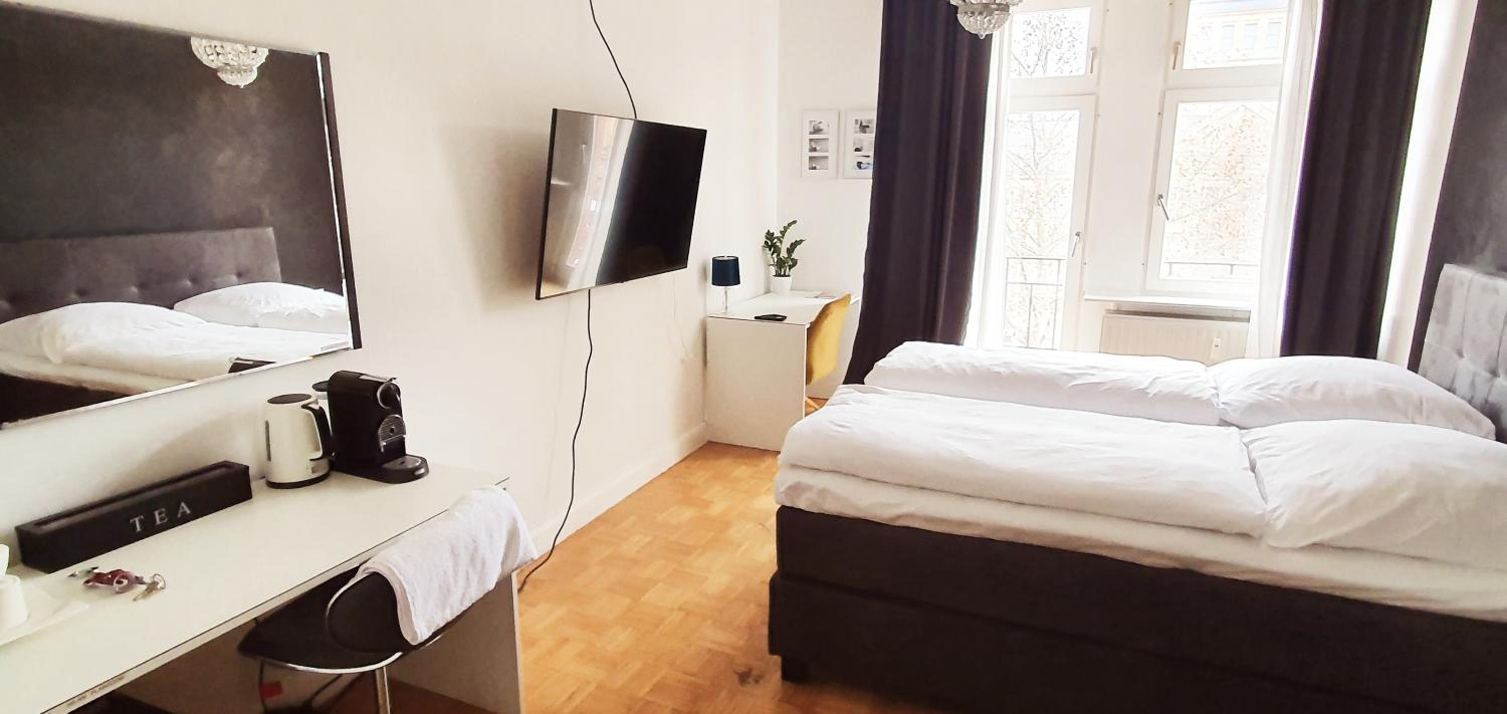 Deluxe Double Room with Balcony - Photo 1