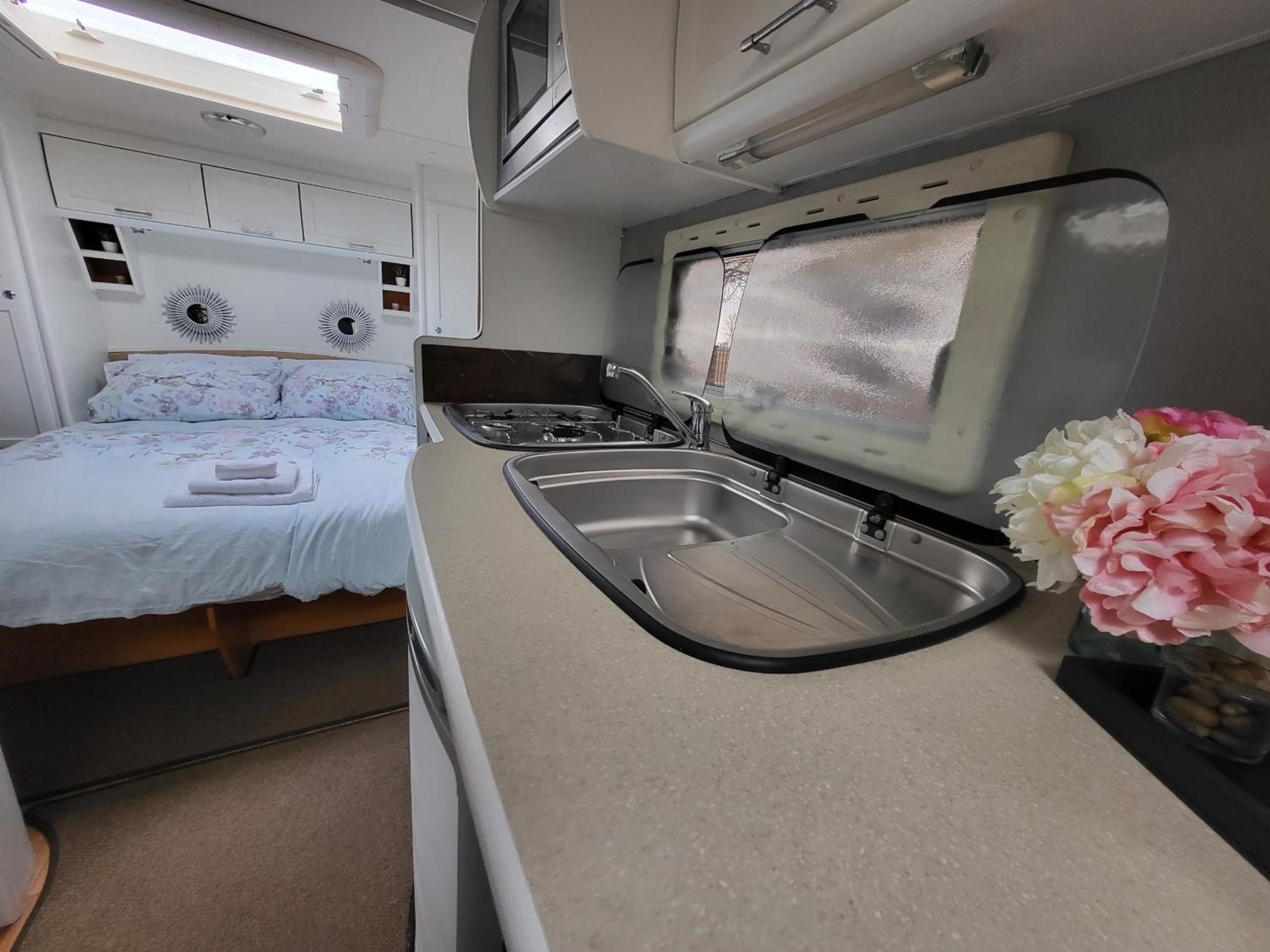 Caravan - Photo 2