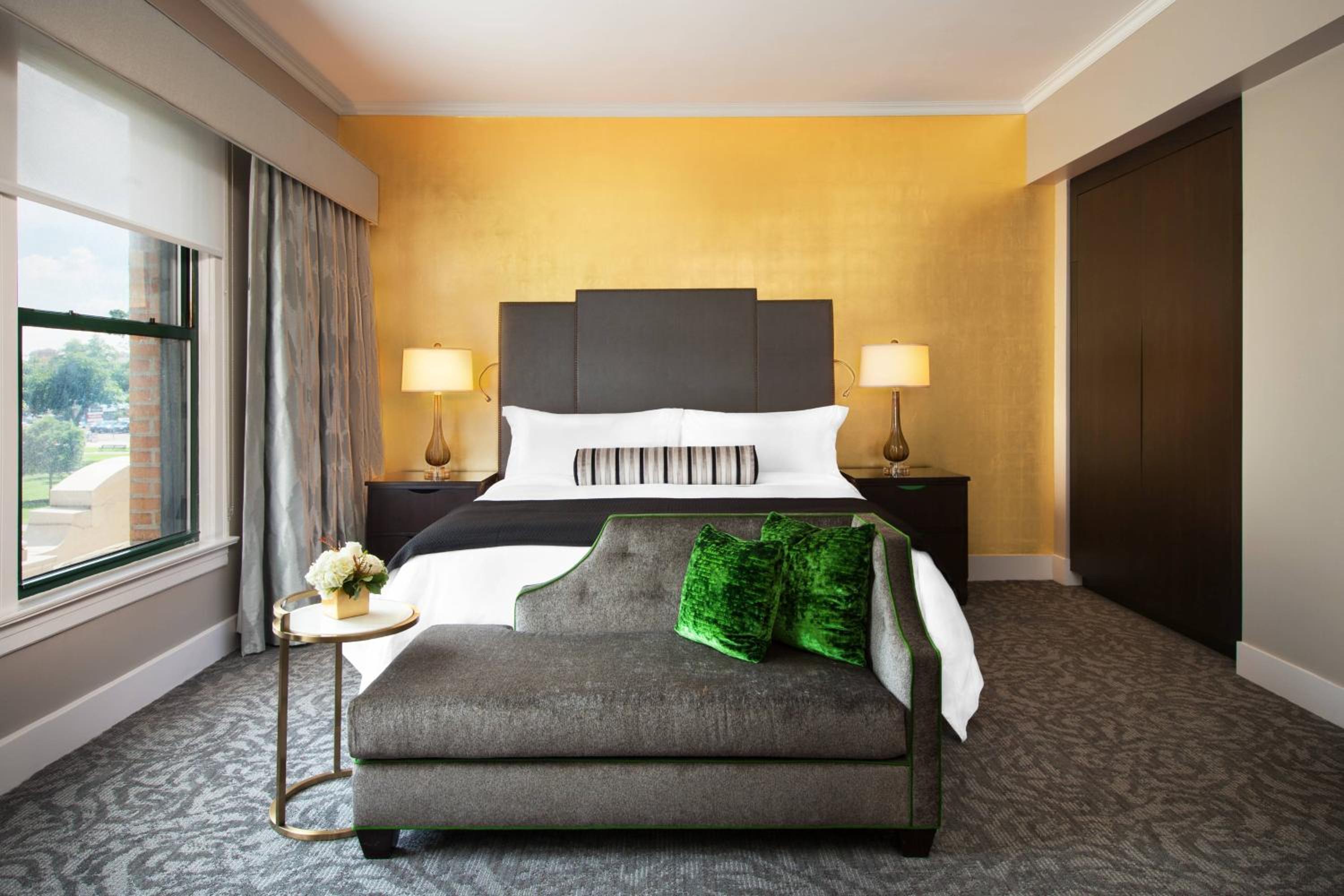 Superior Suite, Suite, 1 King, City view - Photo 2