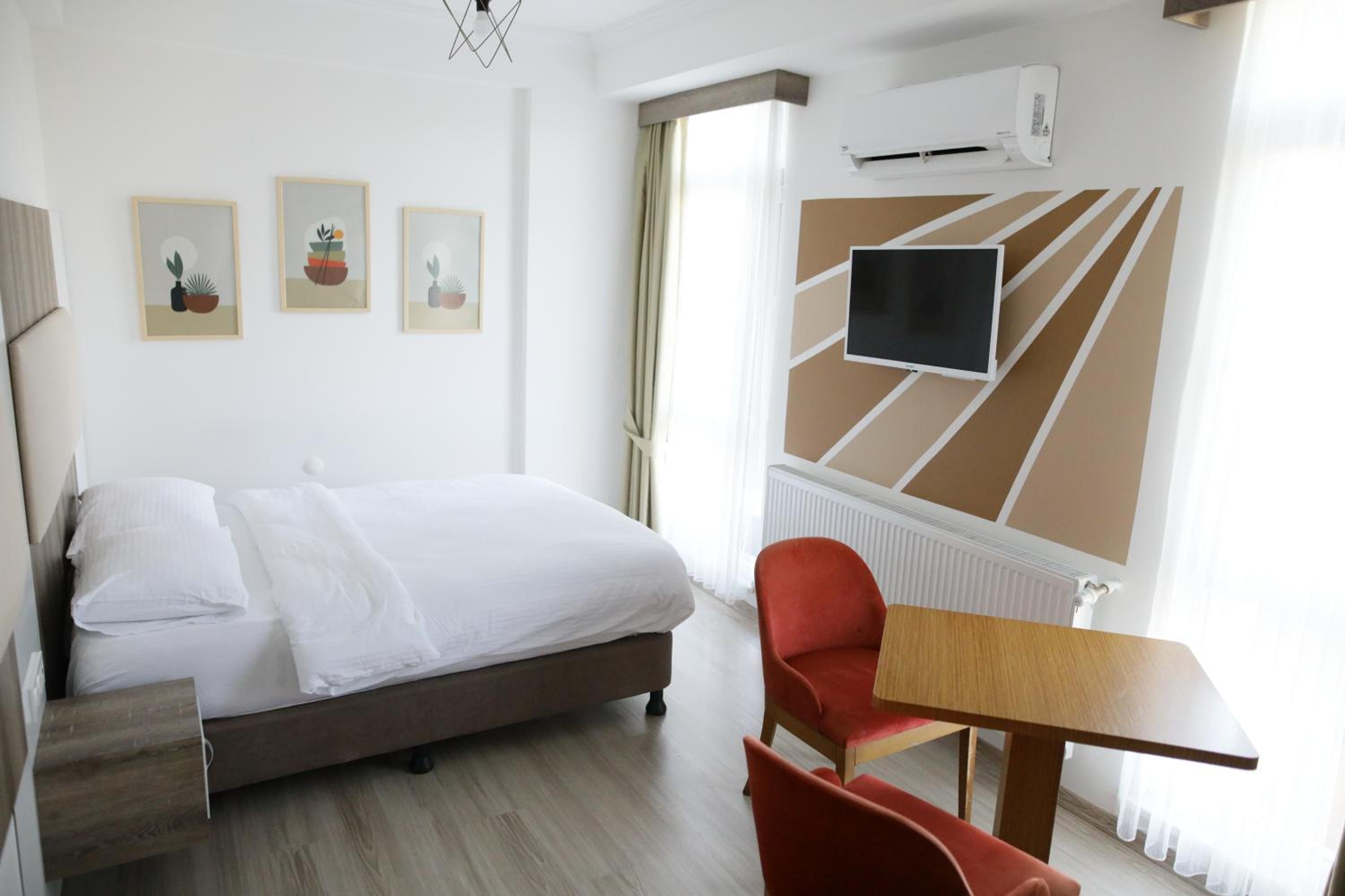 Standard King Room photo 2