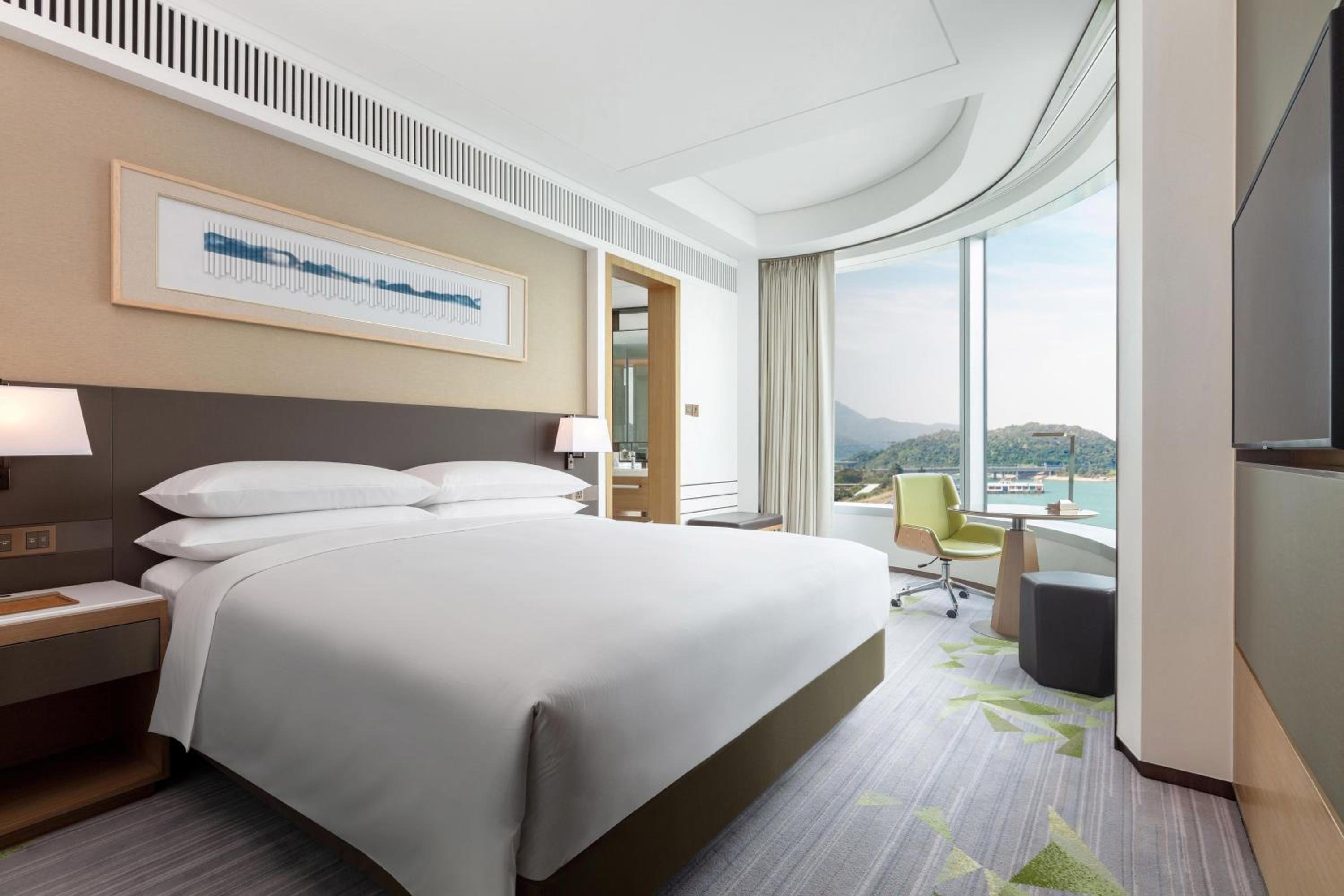 Executive Suite with Ocean View and Executive Lounge Access
