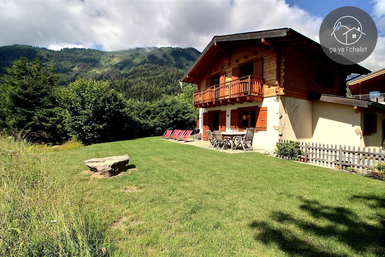 Three-Bedroom Chalet With Private Garden photo 2