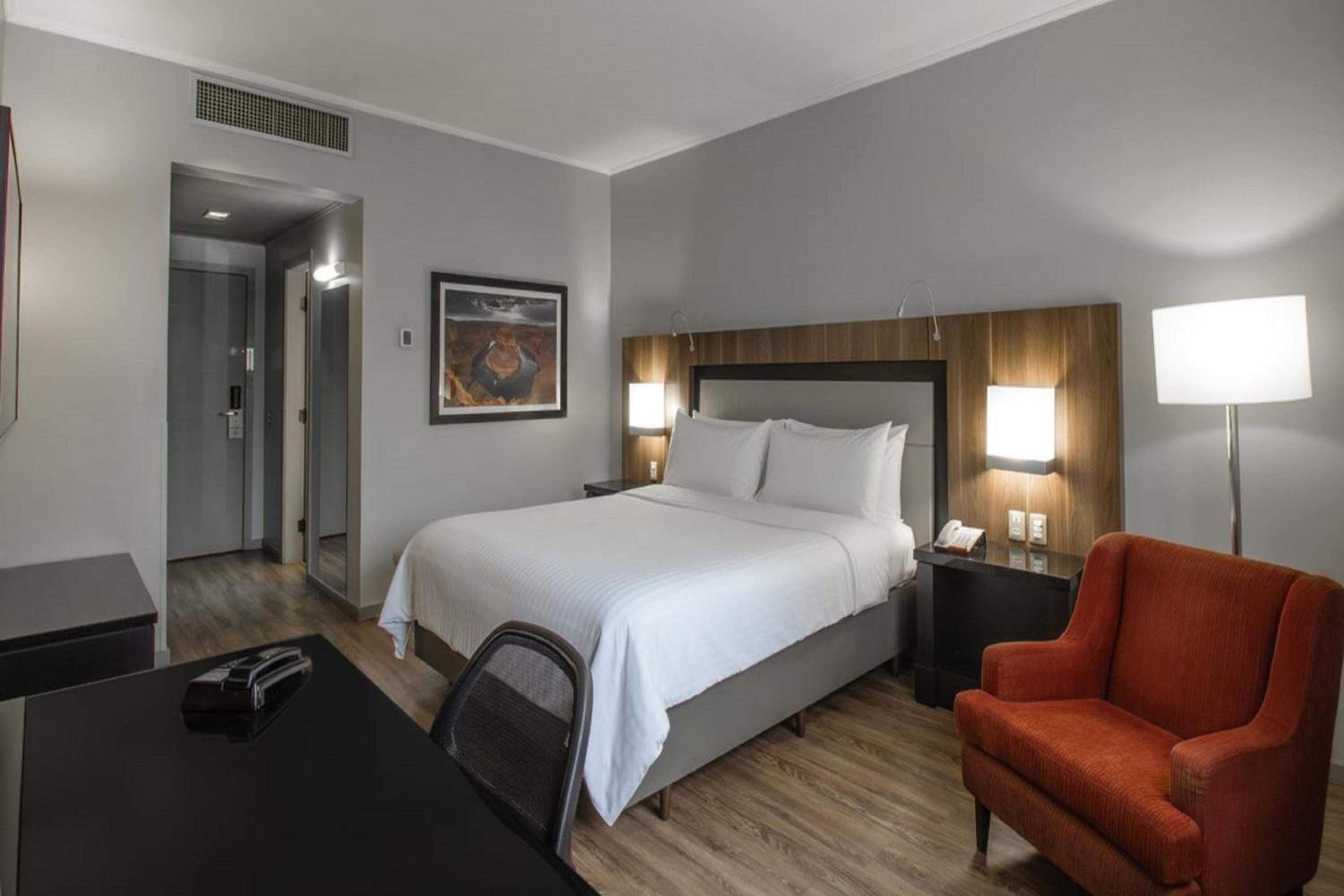 Deluxe King Room - Photo 3