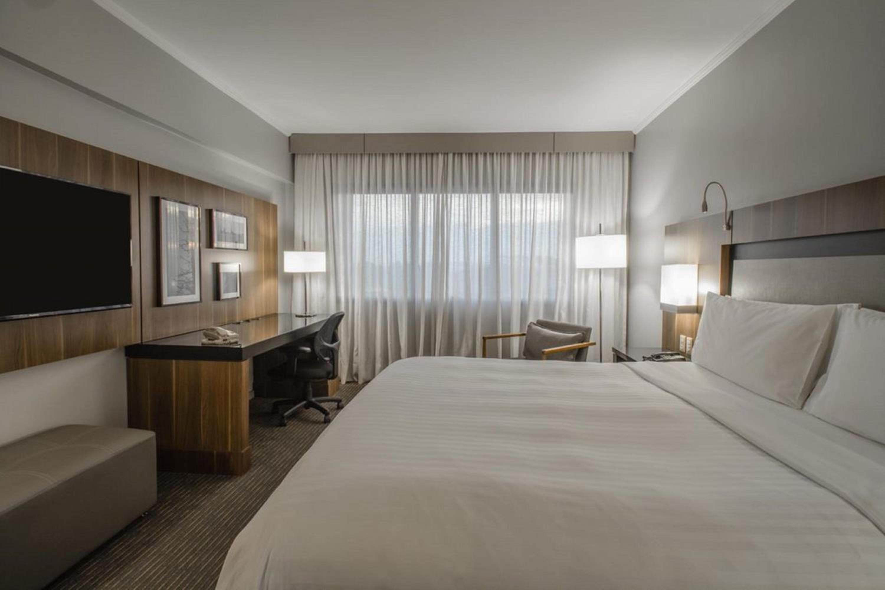 Executive King Guest Room with Lounge Access