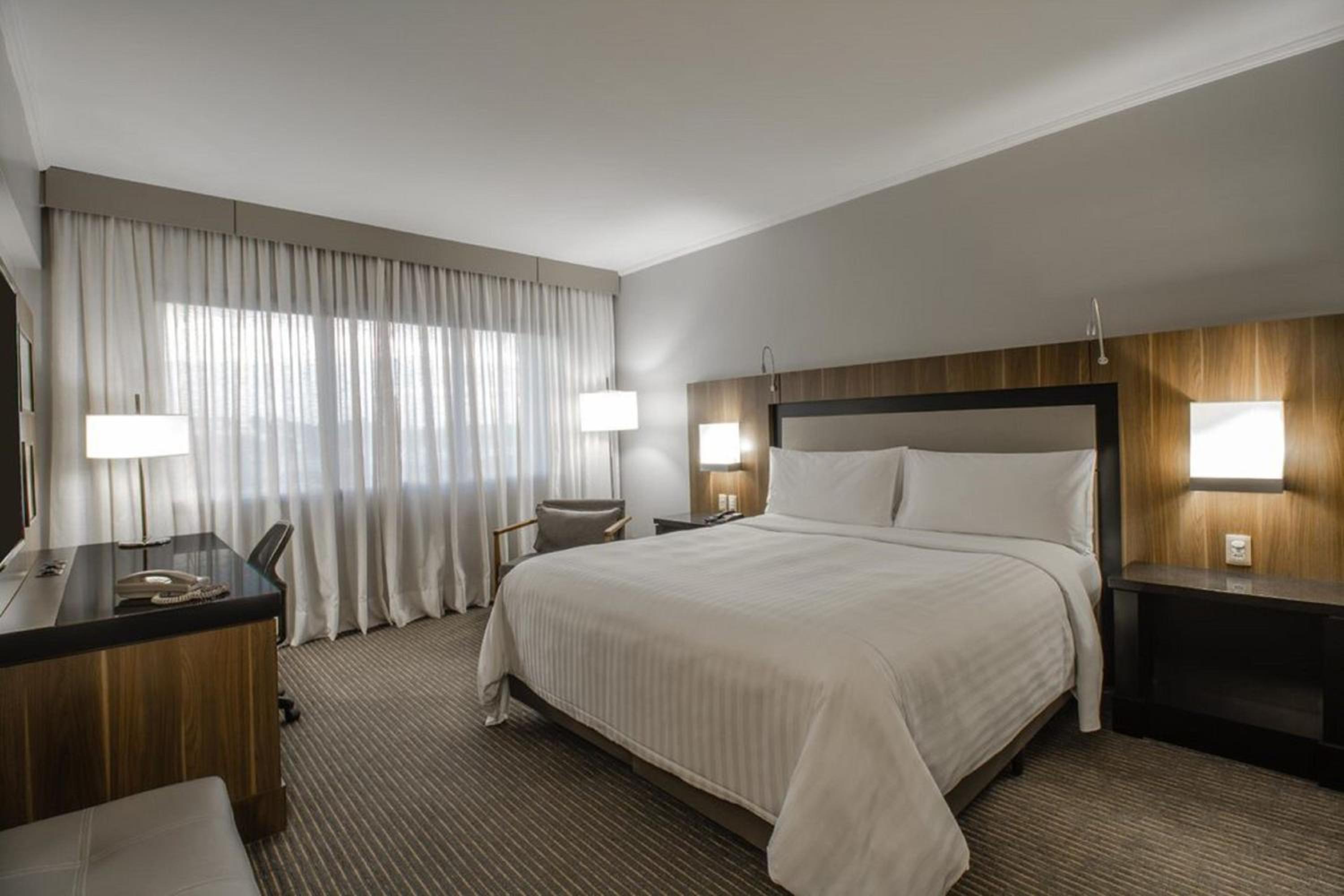 Executive King Guest Room with Lounge Access