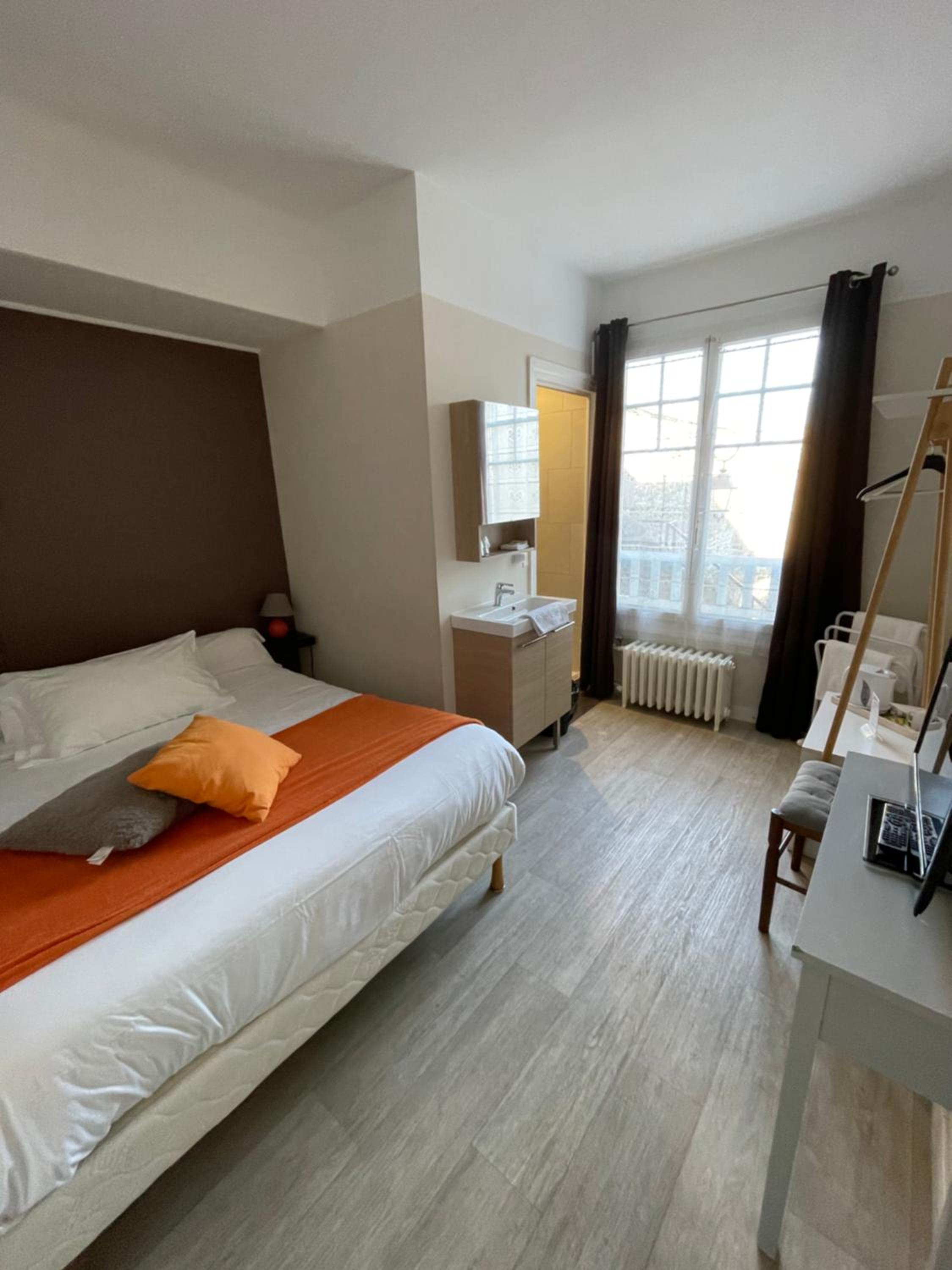 Double Room with Shared Bathroom photo 1