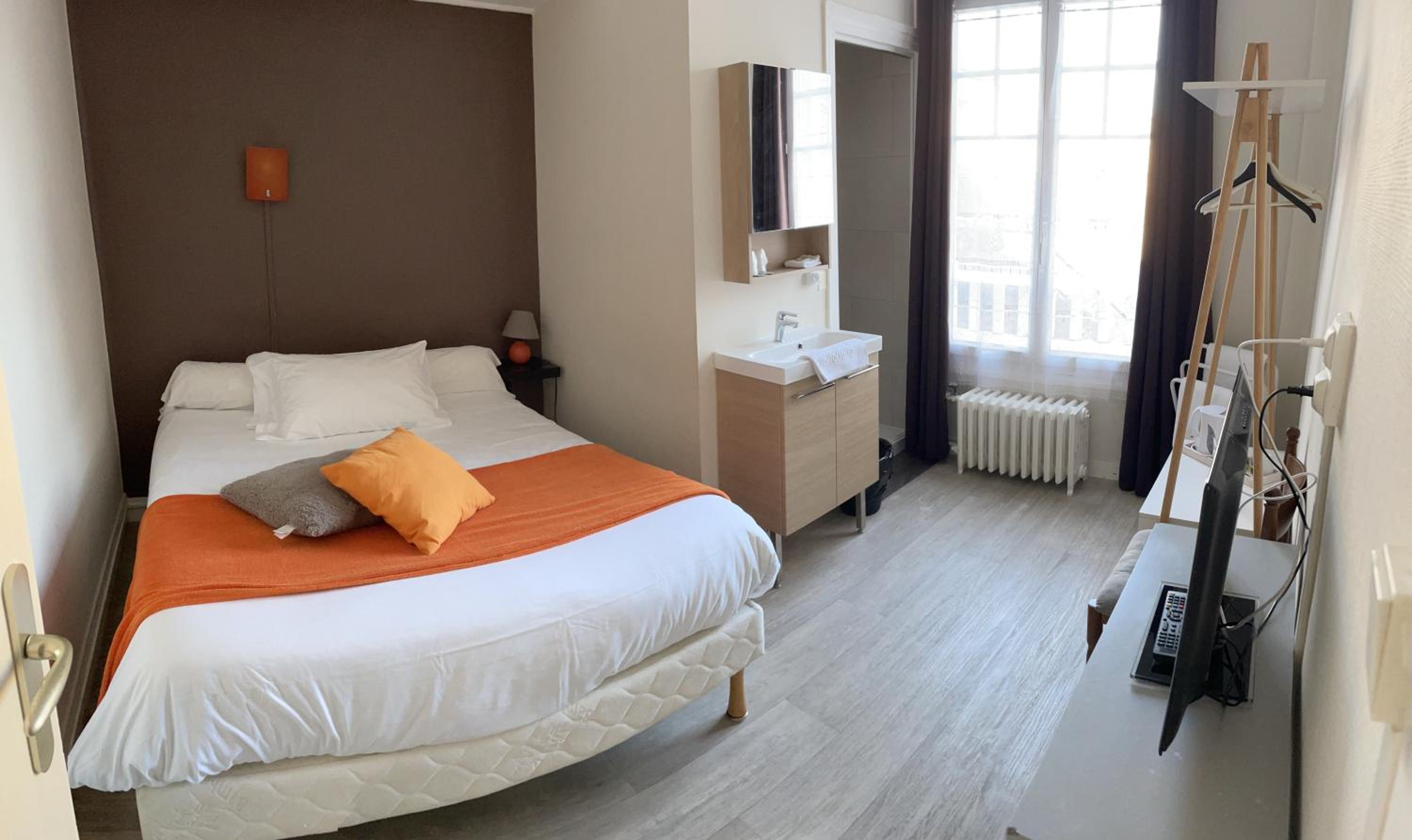 Double Room with Shared Bathroom photo 2