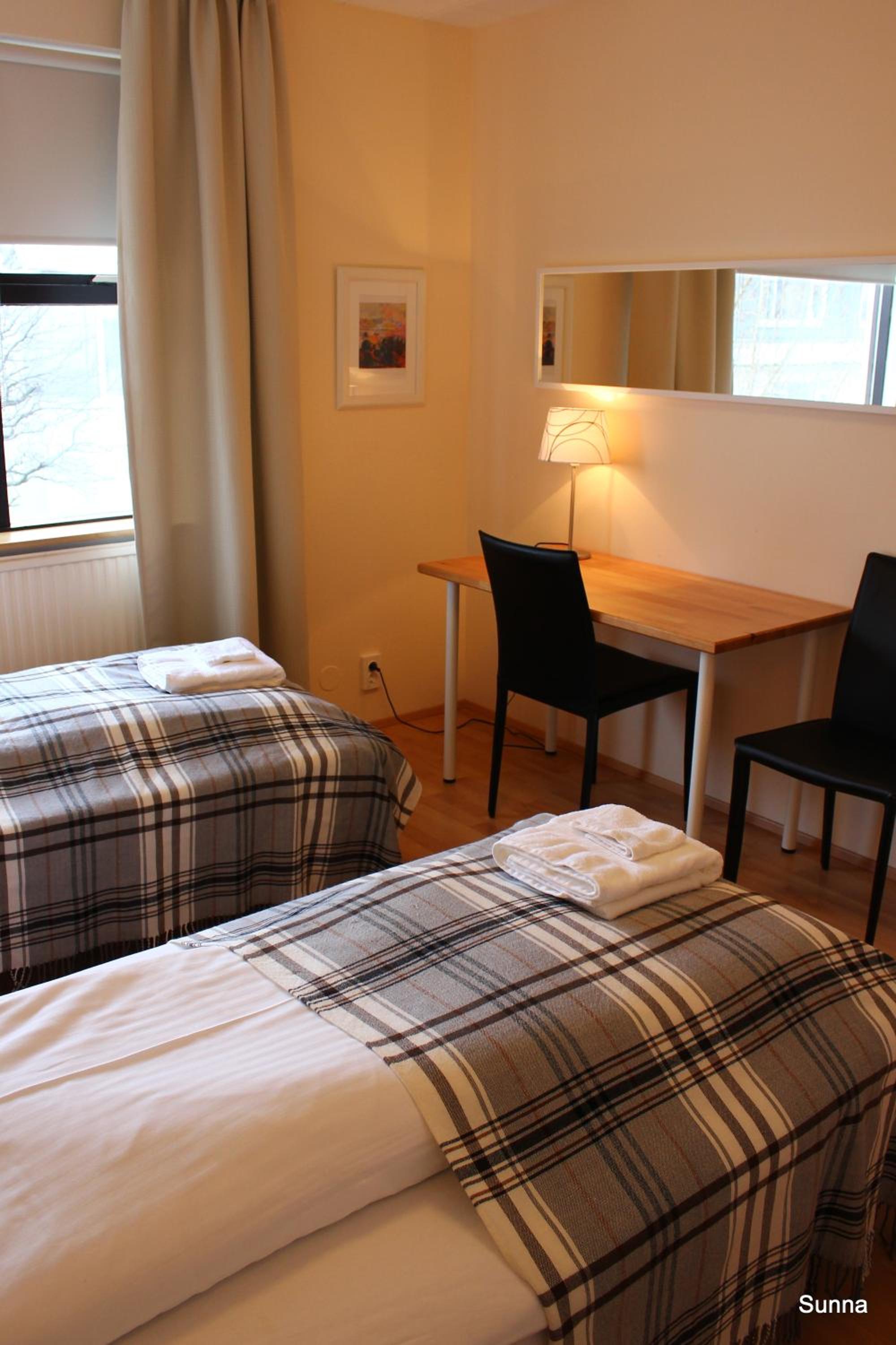 Basic Twin Room with Shared Bathroom photo 2