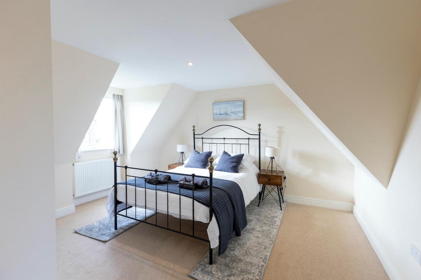 Five-Bedroom House photo 1