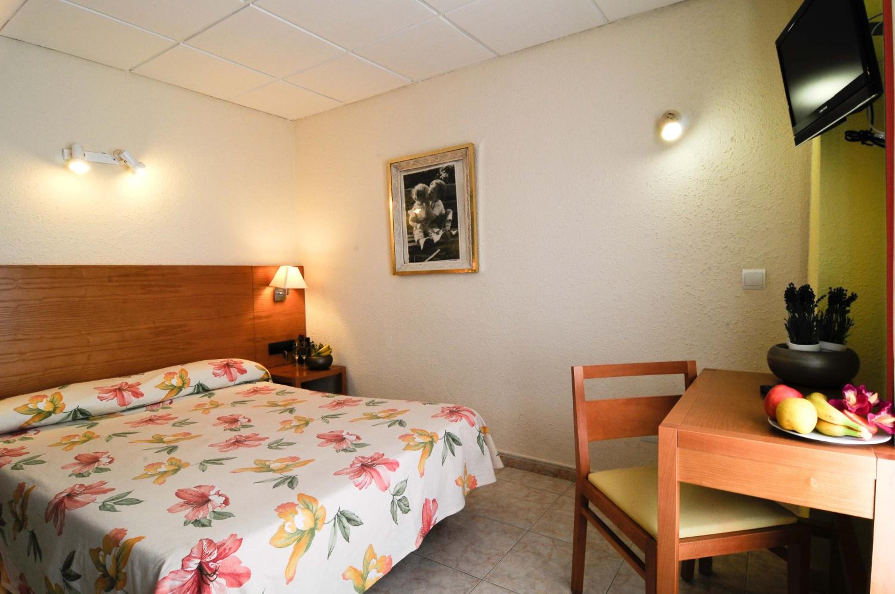Family Room (2 Adults + 2 Children)