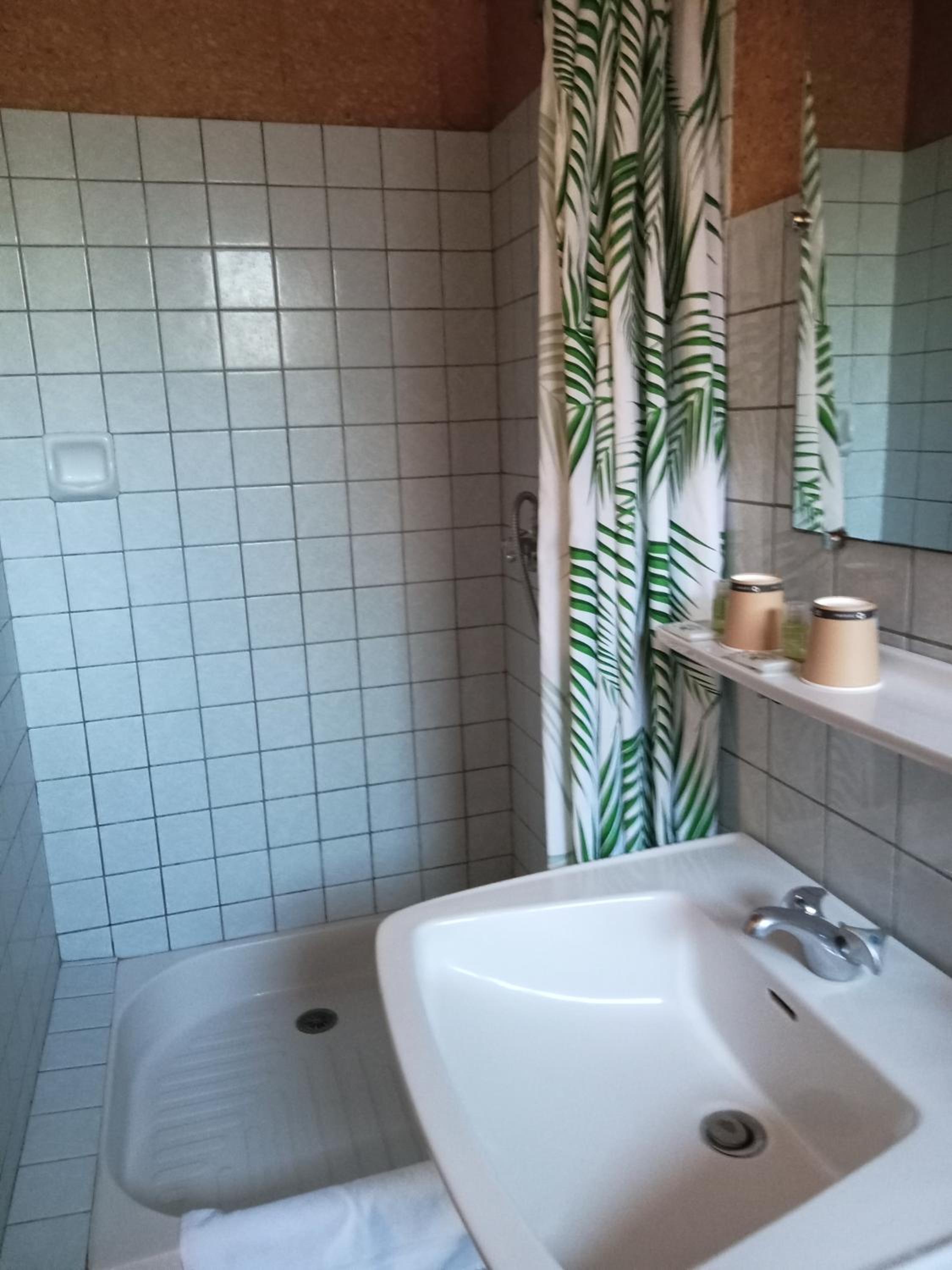 Budget Double Room photo 3