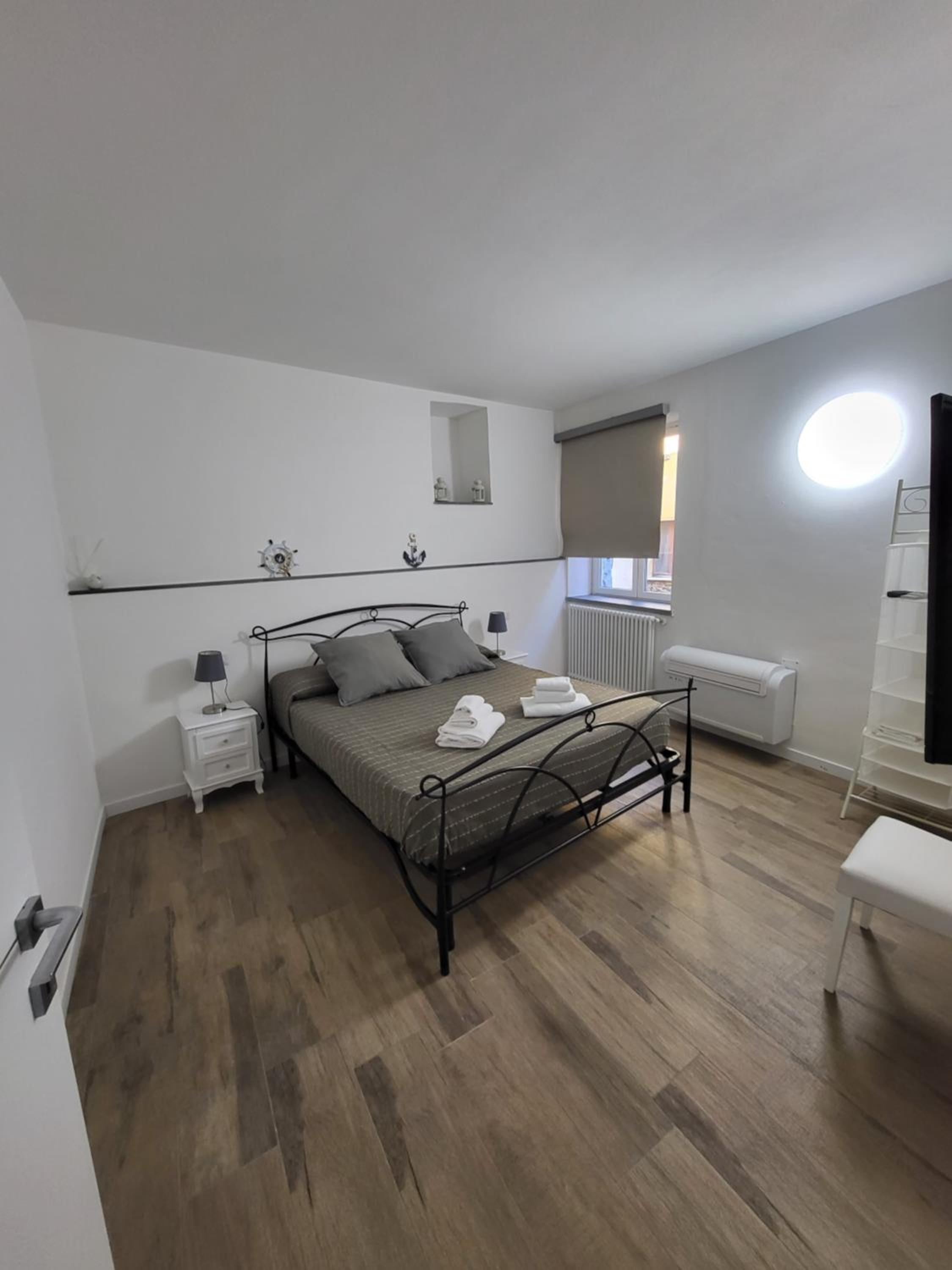One-Bedroom Apartment - Photo 11