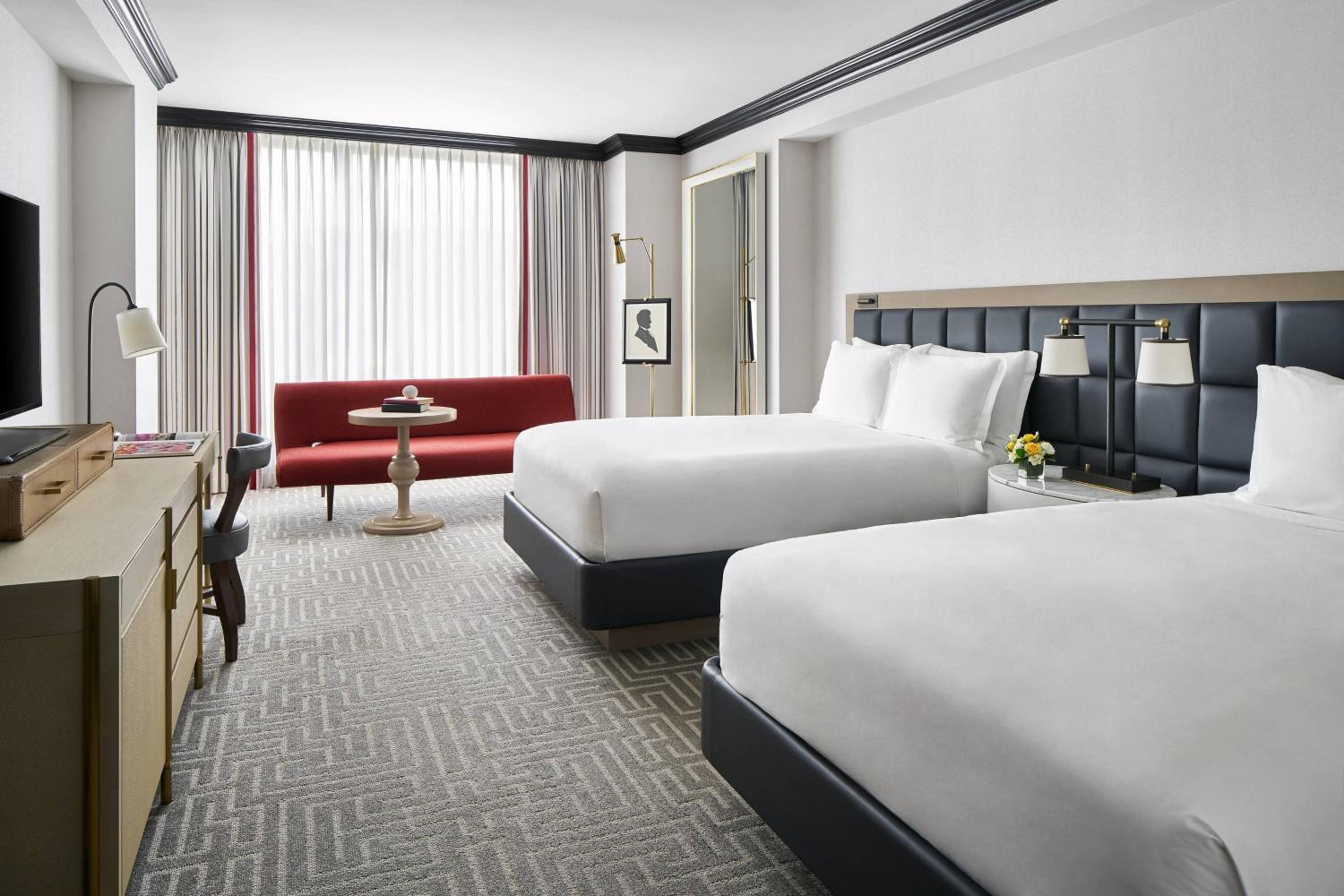 Deluxe Double Room with Two Double Beds and Club Lounge Access - Photo 3