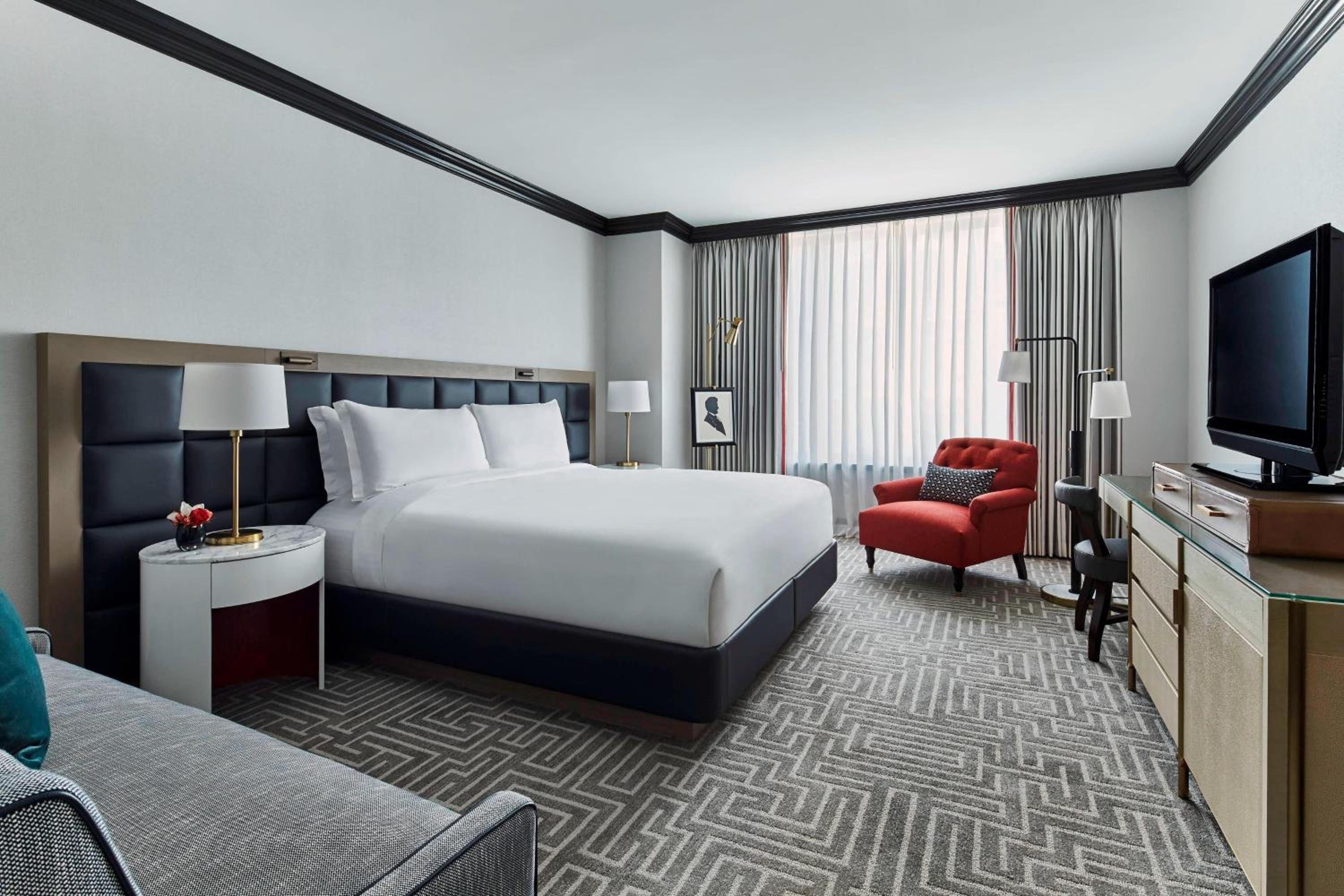 Deluxe King Room - Photo 4
