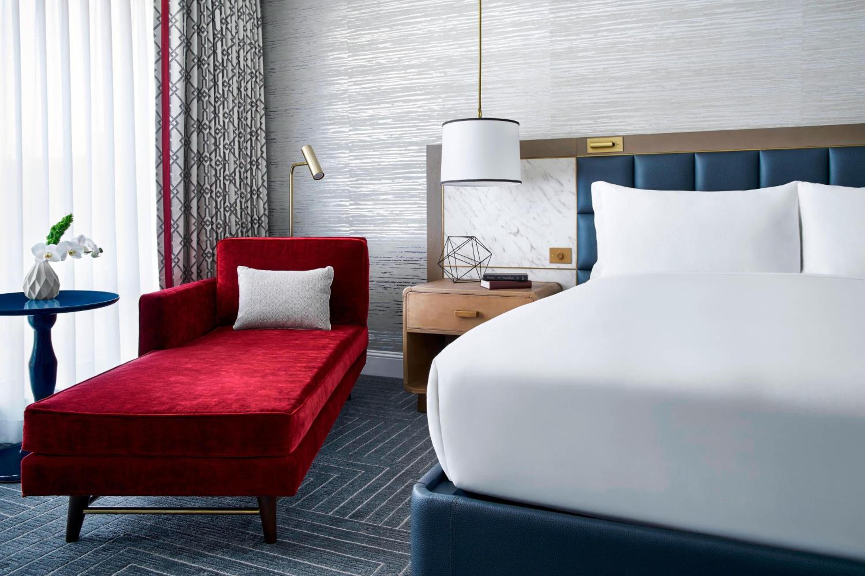 One-Bedroom King Suite with Sofa Bed - Photo 3