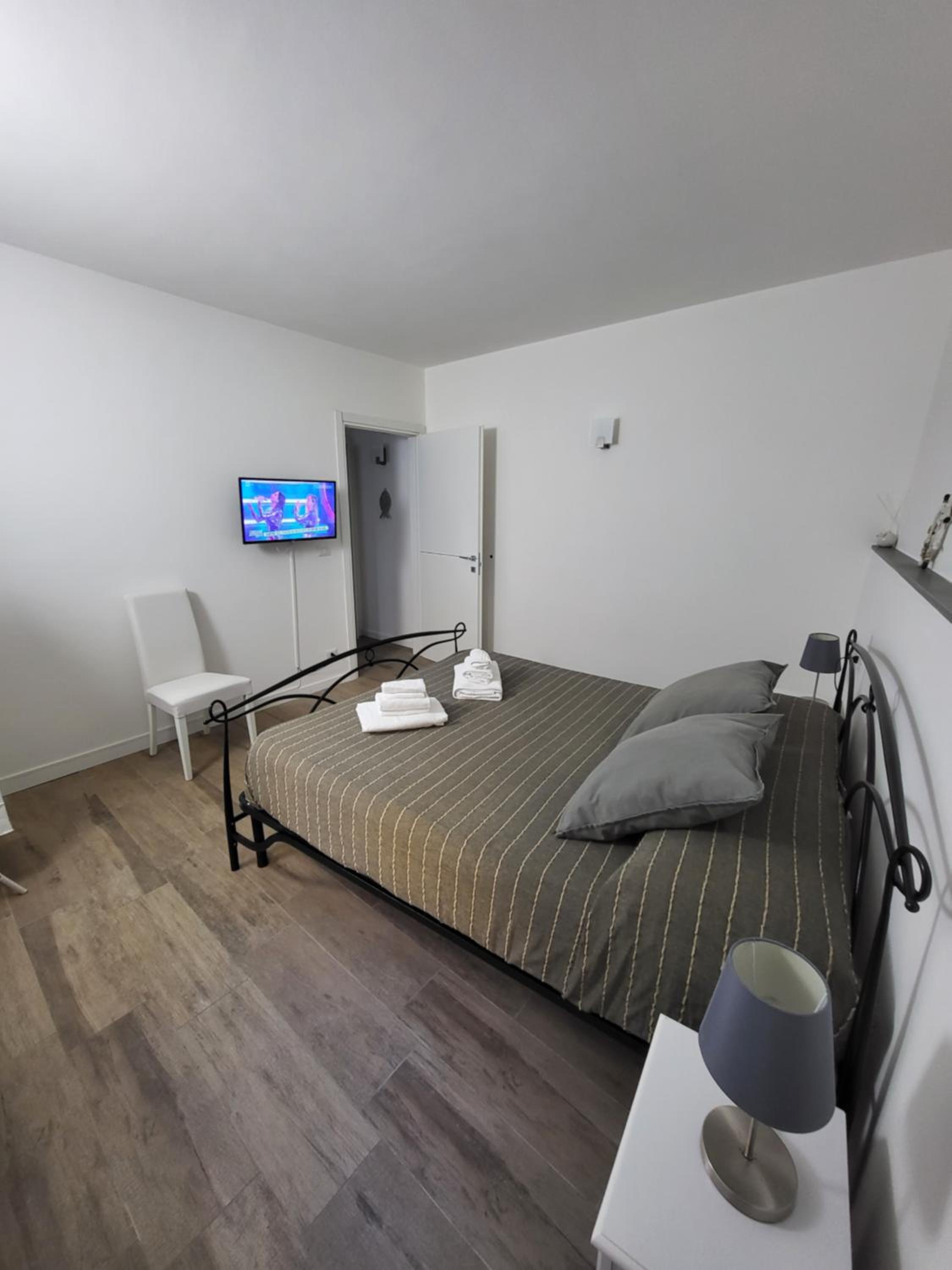 One-Bedroom Apartment - Photo 5