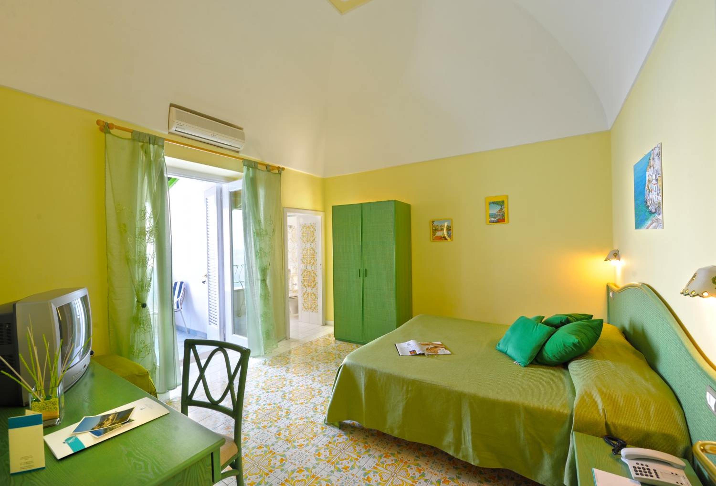 Deluxe Double or Twin Room with Sea View - Photo 6