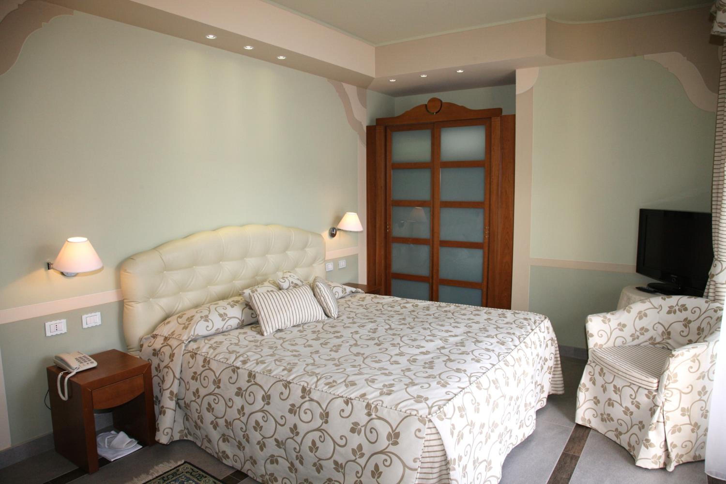 Double Room - Photo 3