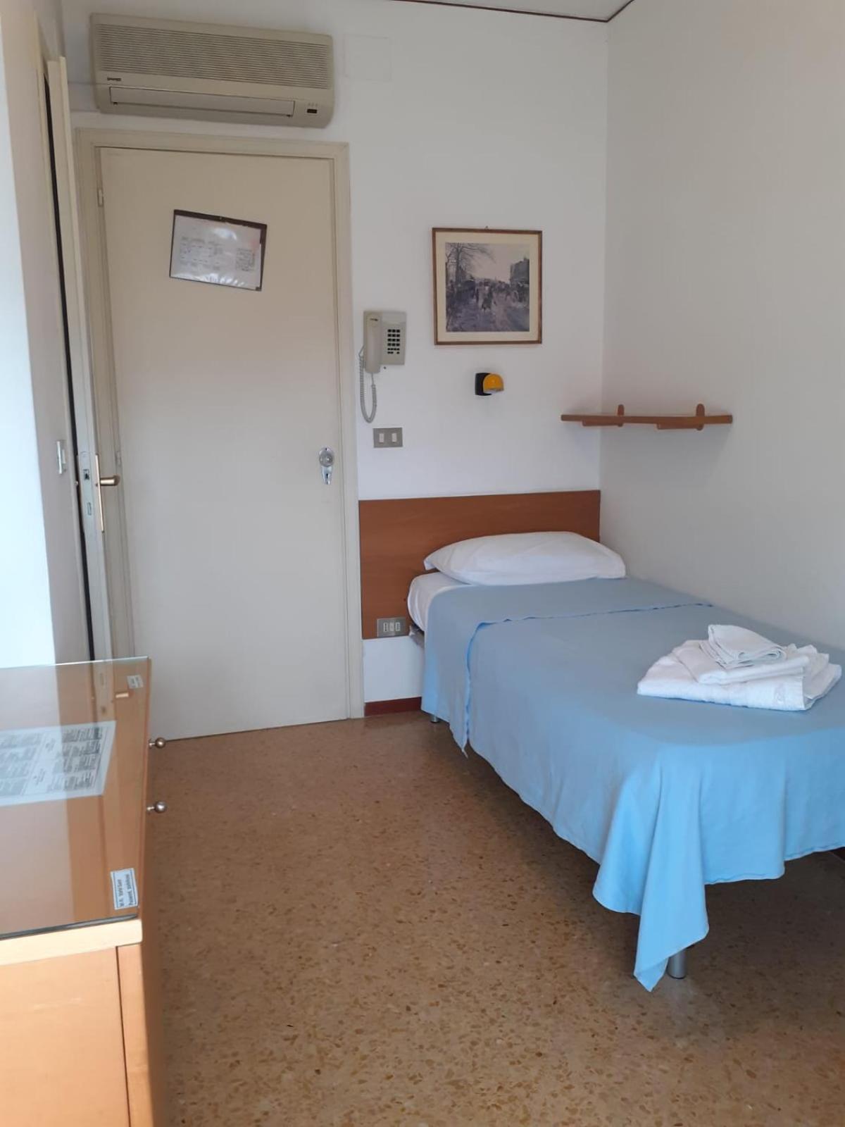 Single Room with Balcony photo 1