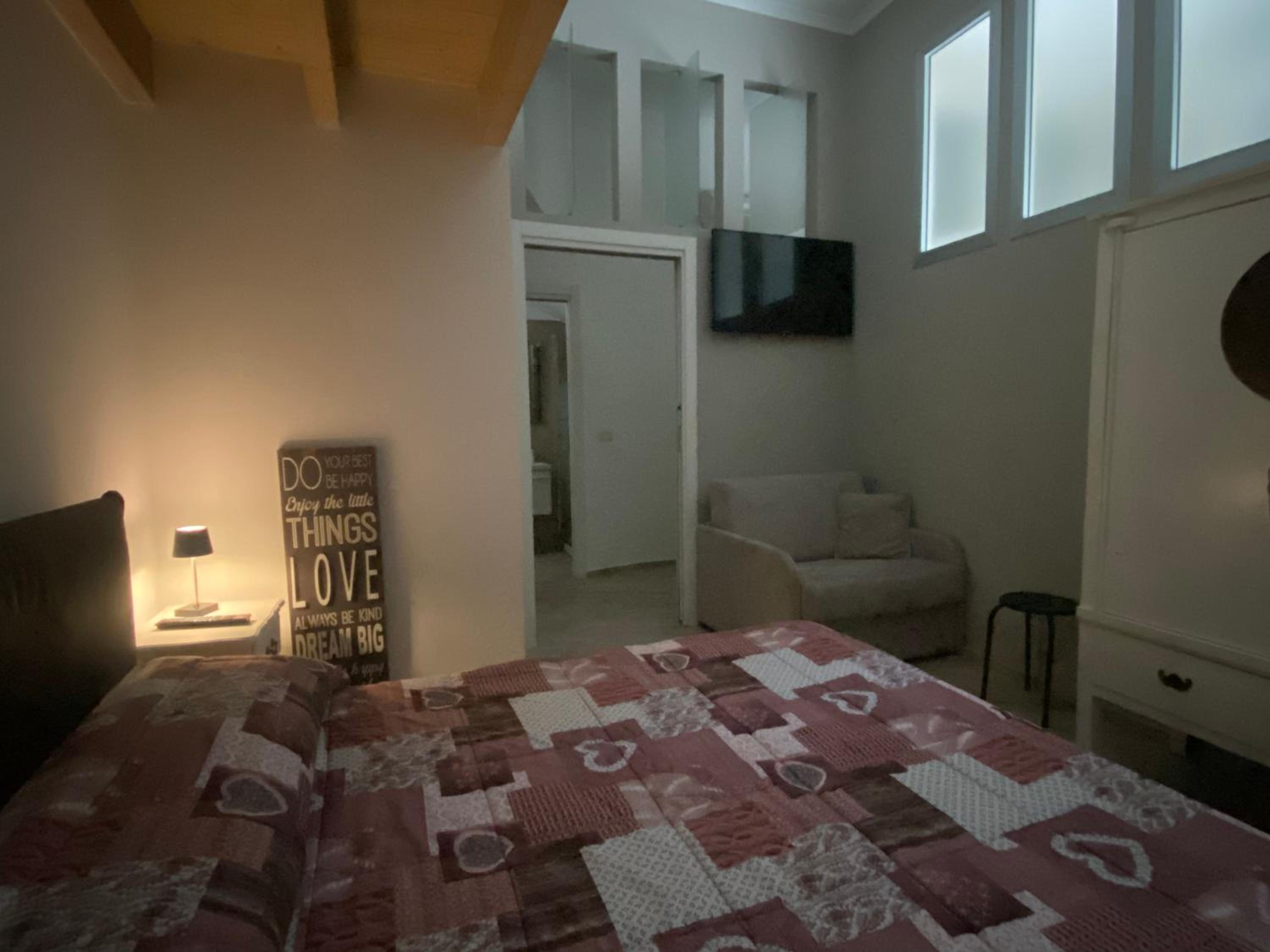 Deluxe Double Room with Shower photo 2