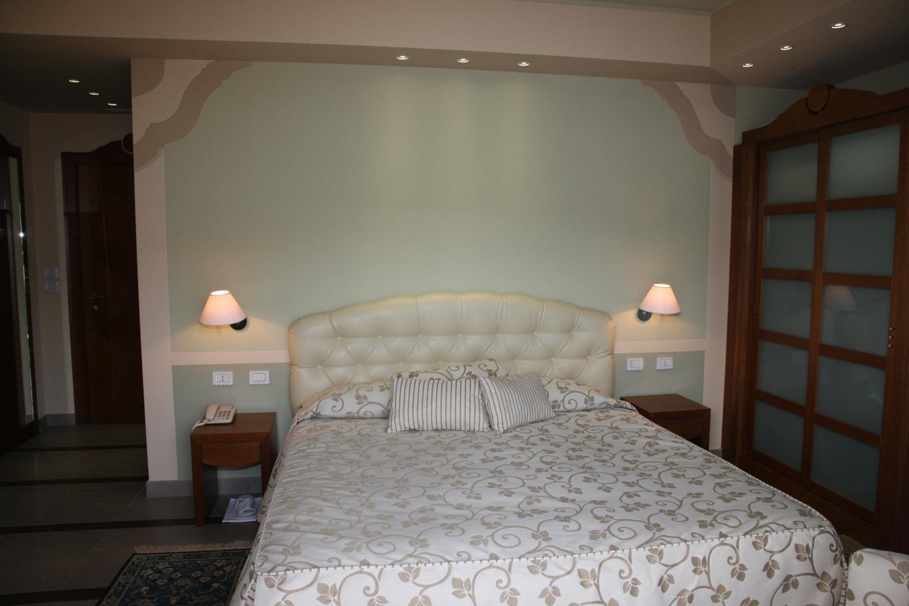 Double Room - Photo 13